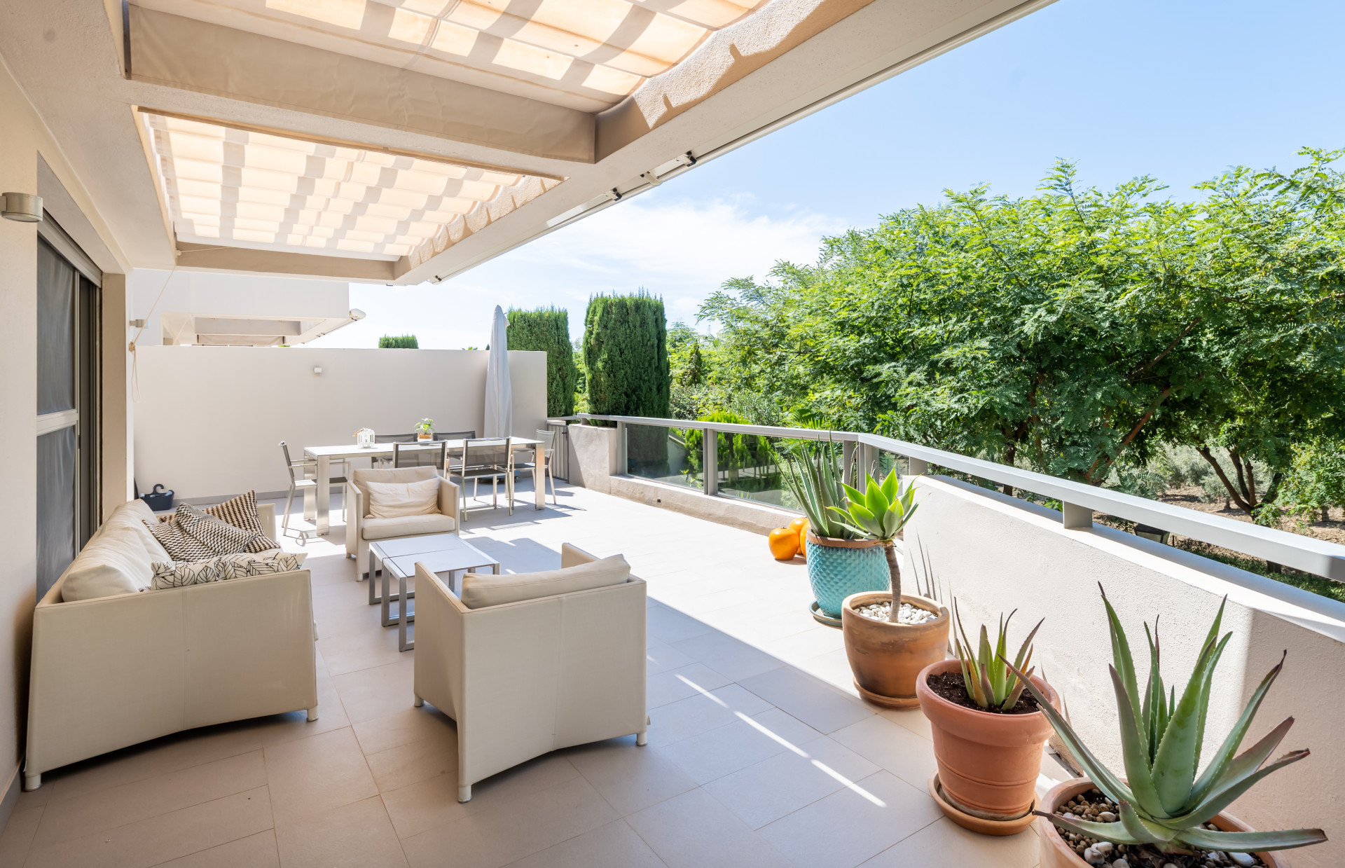 Spacious 3 bedroom luxury ground floor apartment in Los Arrayanes Golf