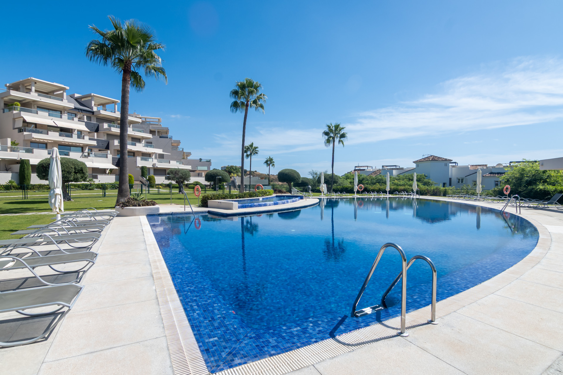 Spacious 3 bedroom luxury ground floor apartment in Los Arrayanes Golf