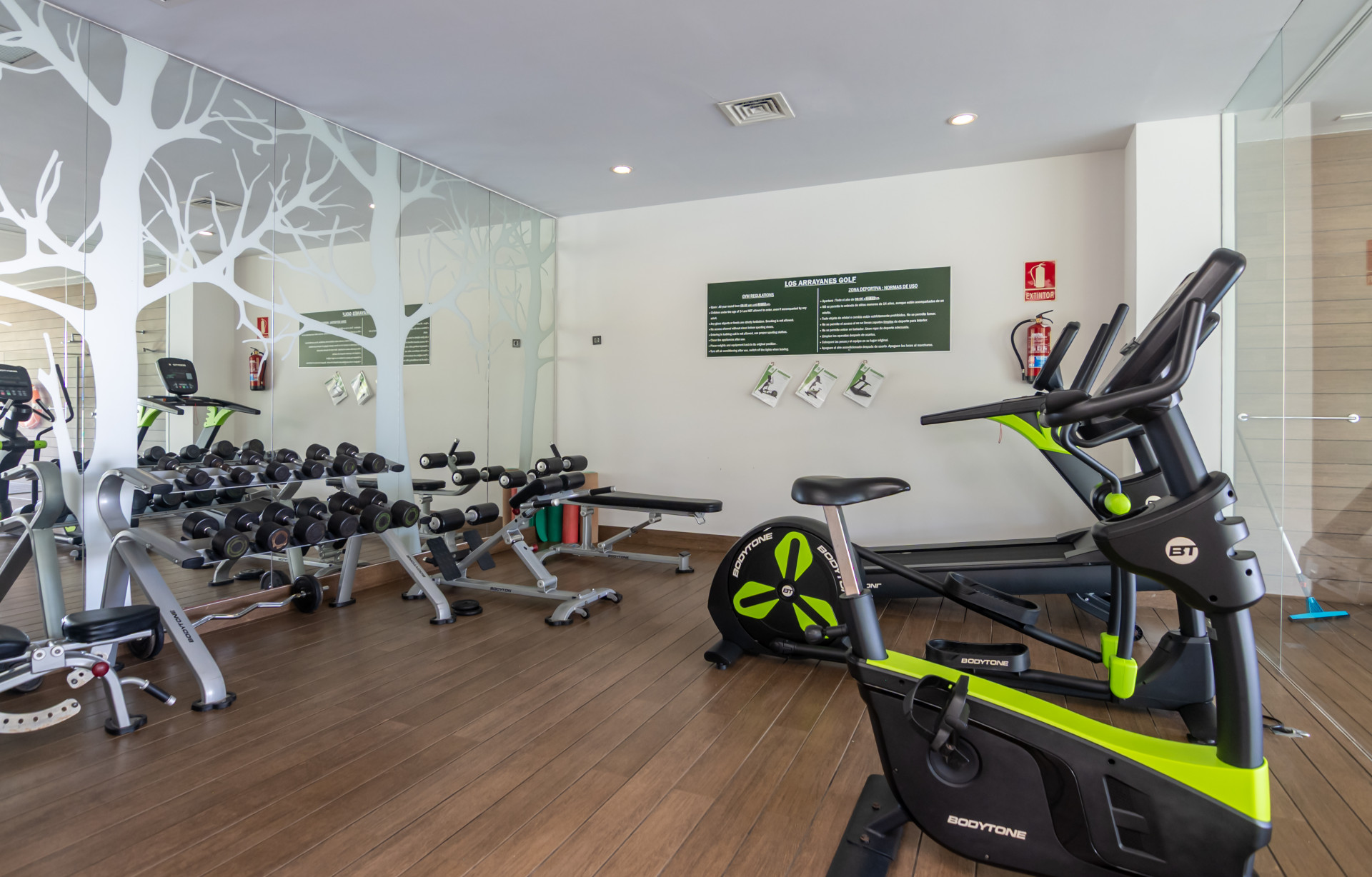 Spacious 3 bedroom luxury ground floor apartment in Los Arrayanes Golf
