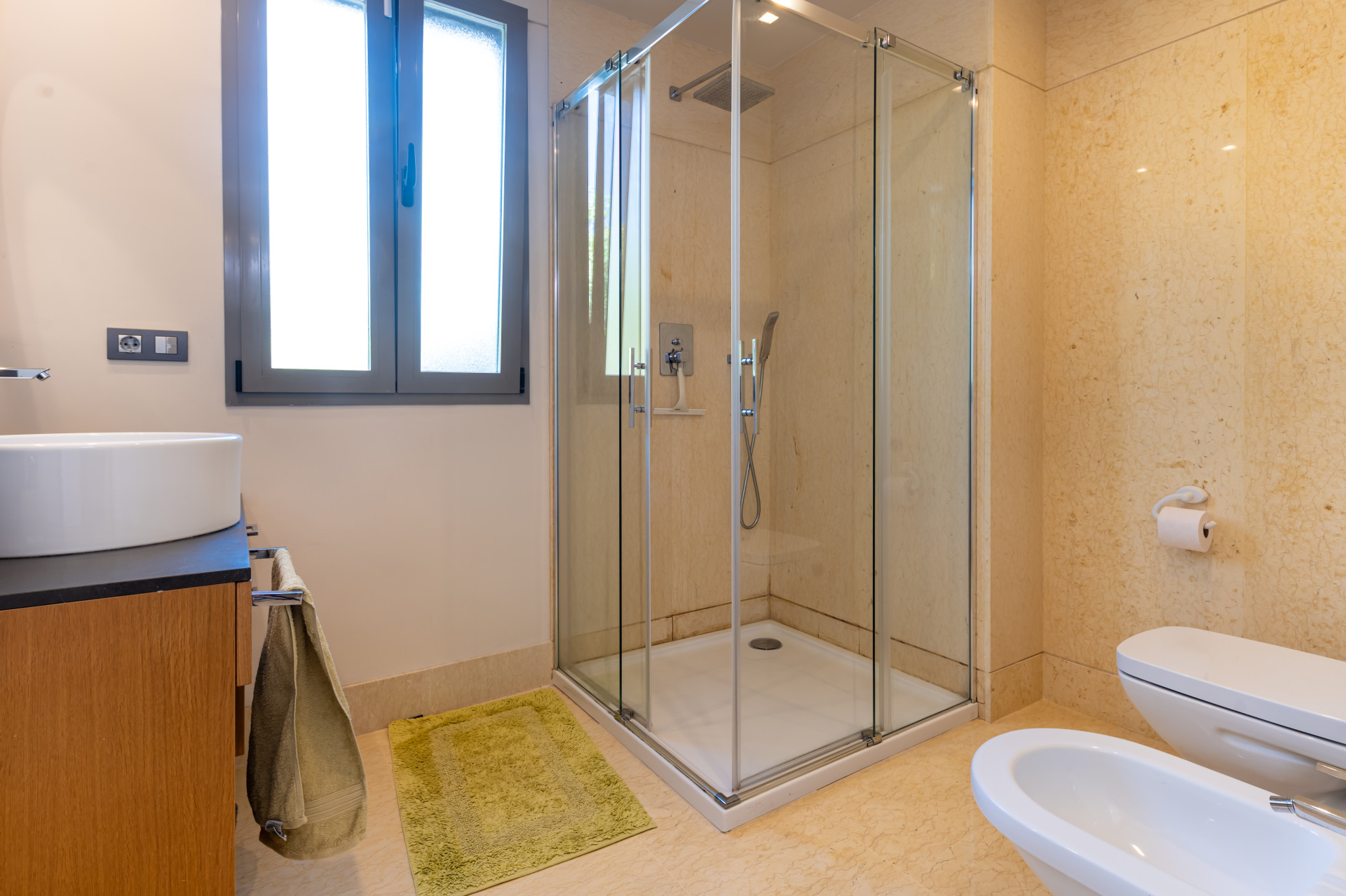 Spacious 3 bedroom luxury ground floor apartment in Los Arrayanes Golf