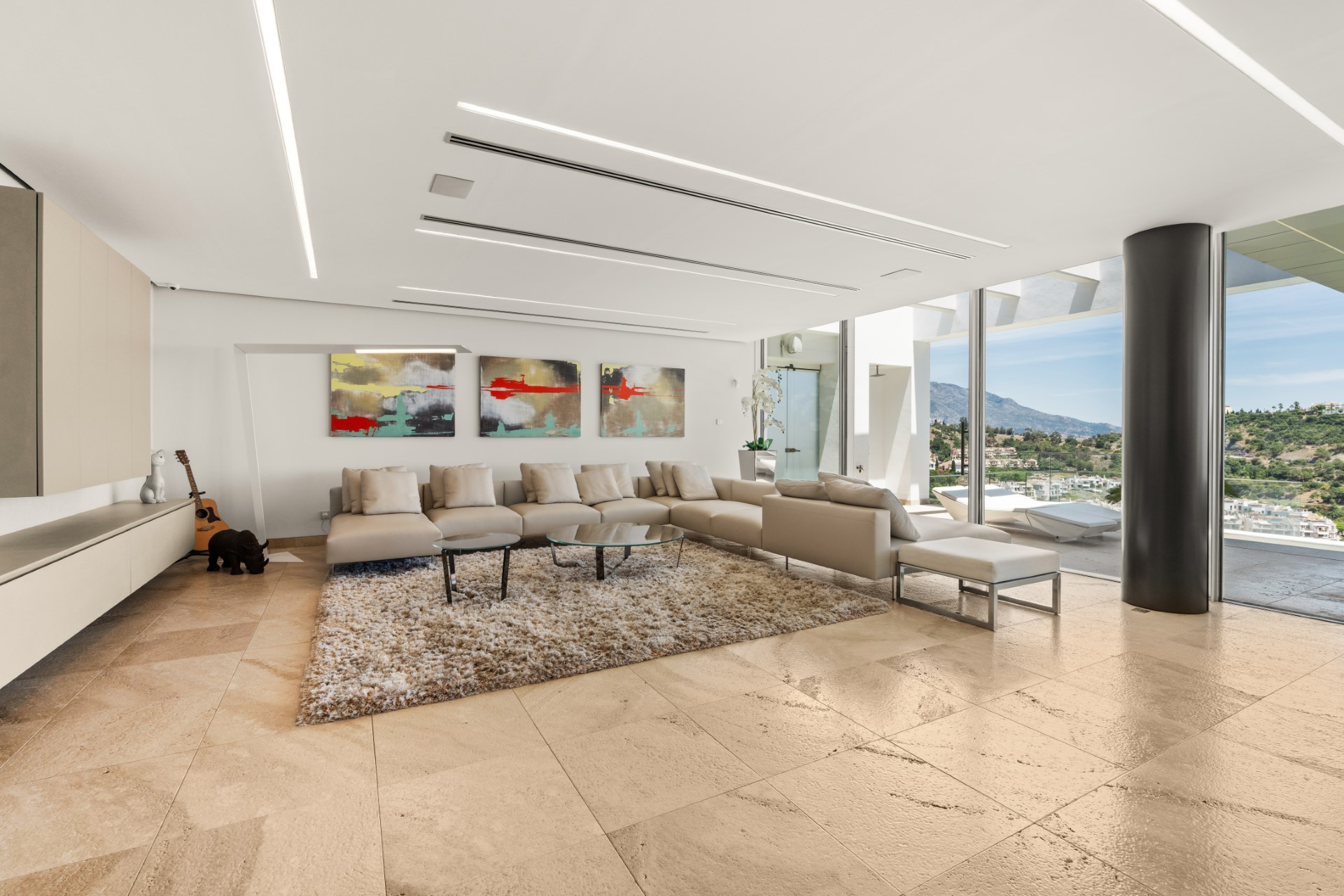 Striking contemporary villa with heated infinity pool in Los Arqueros Golf