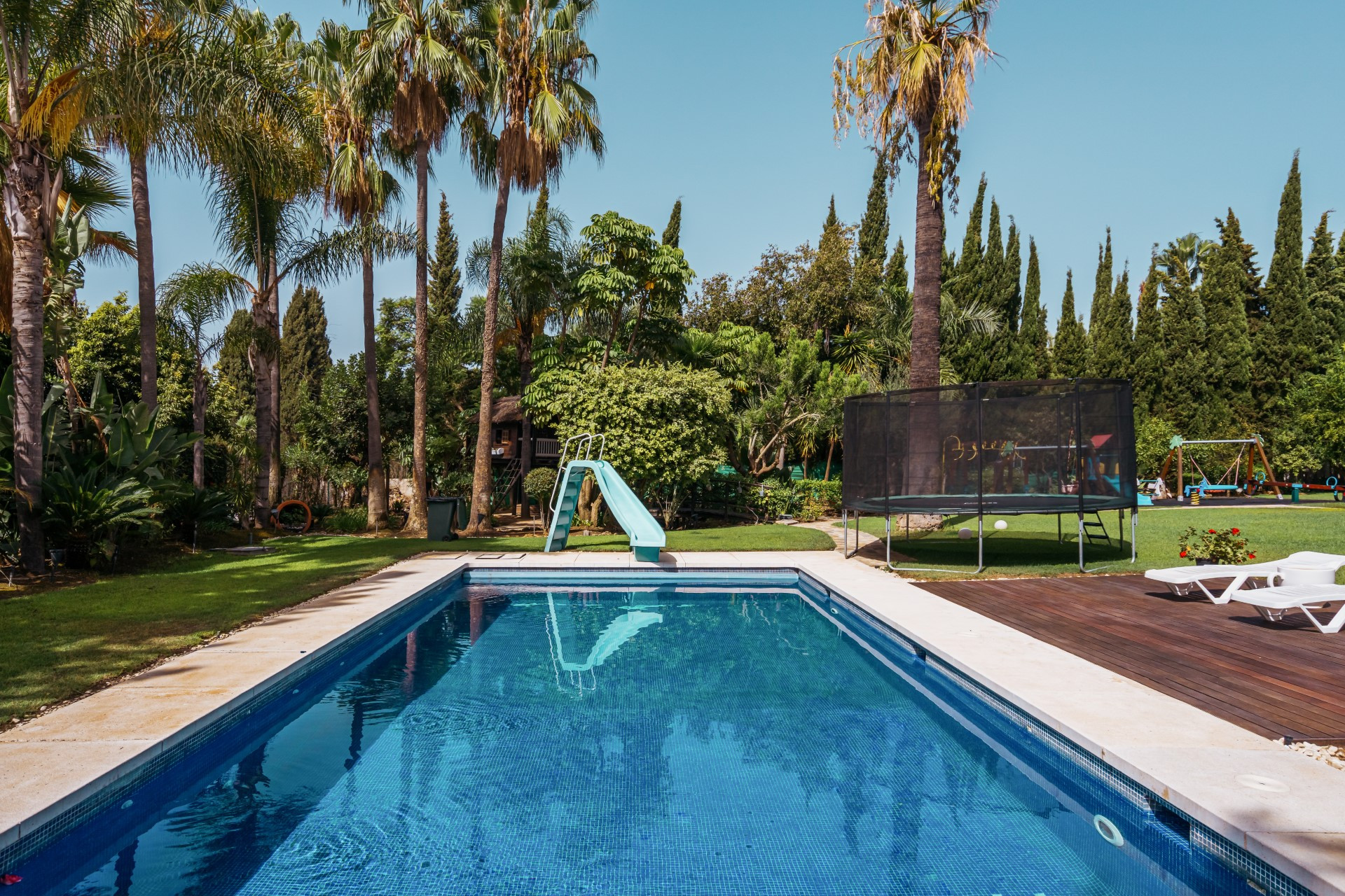 Amplia villa mediterránea con excepcional potencial de reforma en Rocío de Nagüeles, Milla de Oro de Marbella