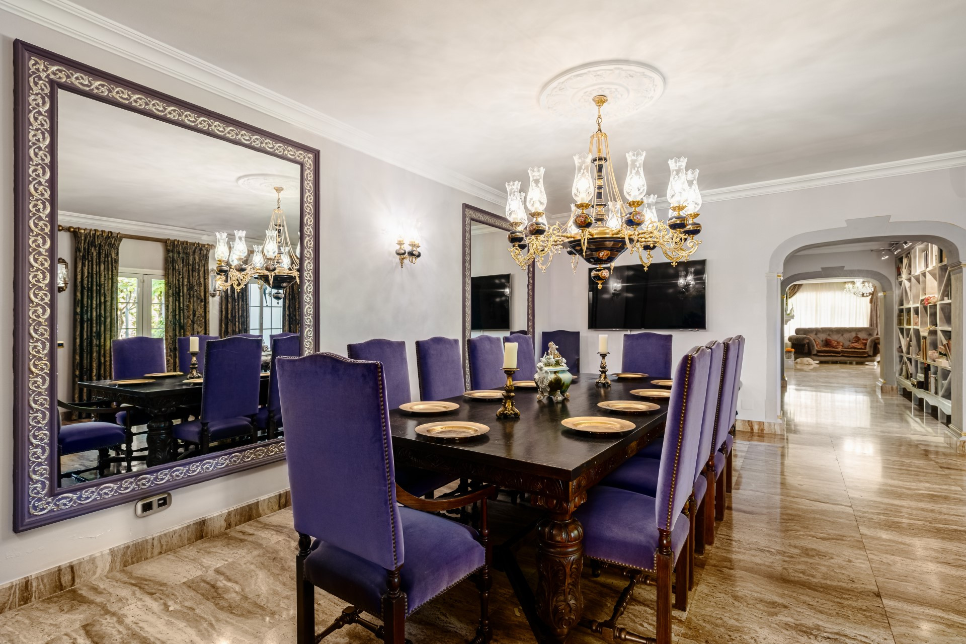 Amplia villa mediterránea con excepcional potencial de reforma en Rocío de Nagüeles, Milla de Oro de Marbella