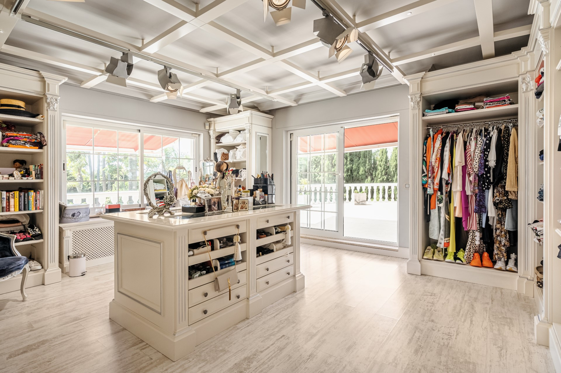 Amplia villa mediterránea con excepcional potencial de reforma en Rocío de Nagüeles, Milla de Oro de Marbella