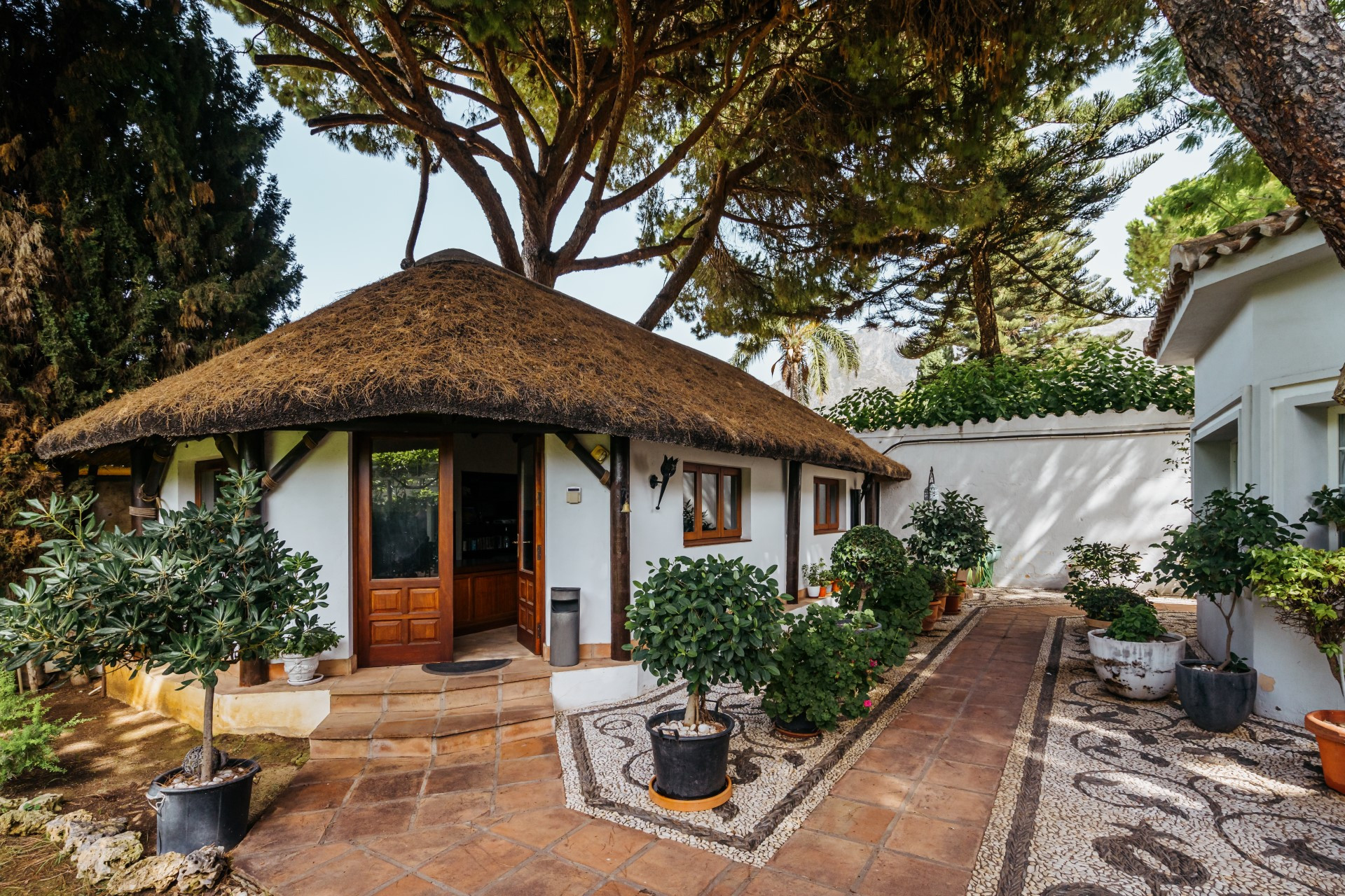 Amplia villa mediterránea con excepcional potencial de reforma en Rocío de Nagüeles, Milla de Oro de Marbella