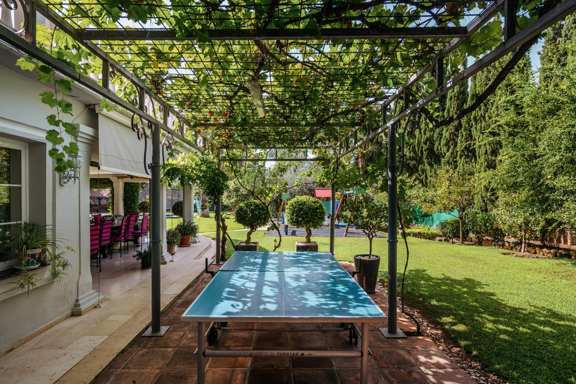 Amplia villa mediterránea con excepcional potencial de reforma en Rocío de Nagüeles, Milla de Oro de Marbella