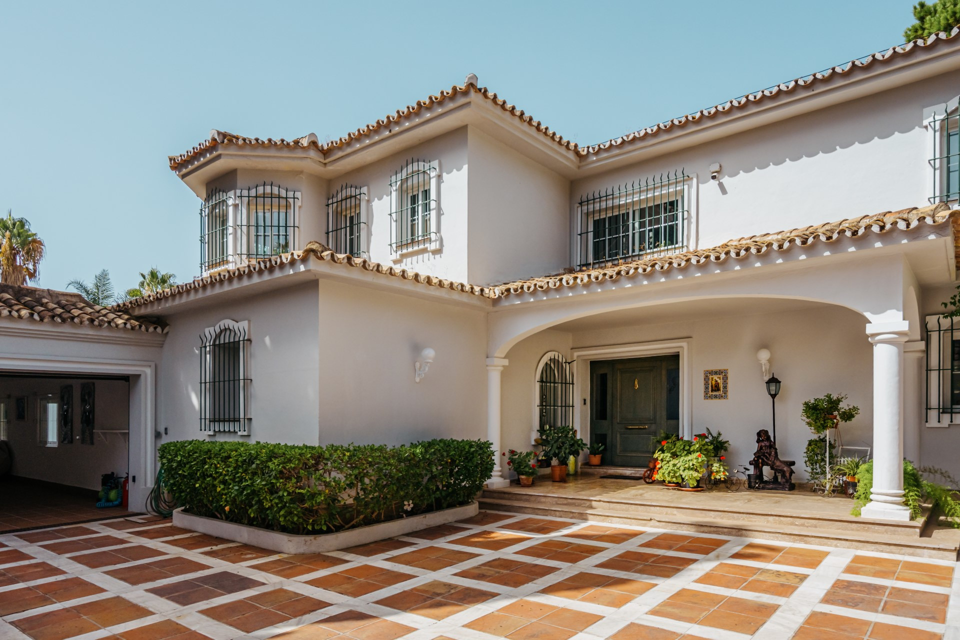 Amplia villa mediterránea con excepcional potencial de reforma en Rocío de Nagüeles, Milla de Oro de Marbella