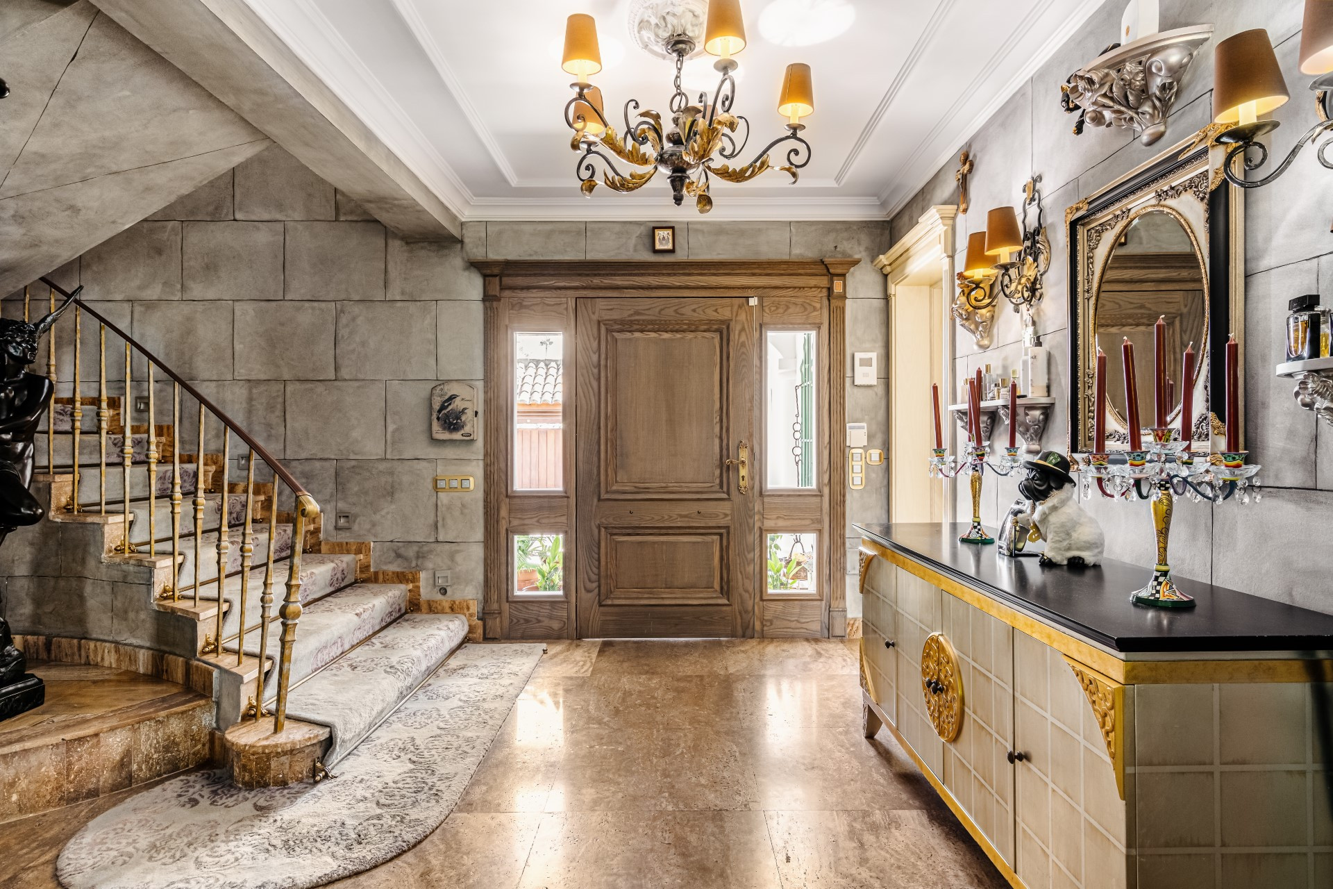 Amplia villa mediterránea con excepcional potencial de reforma en Rocío de Nagüeles, Milla de Oro de Marbella