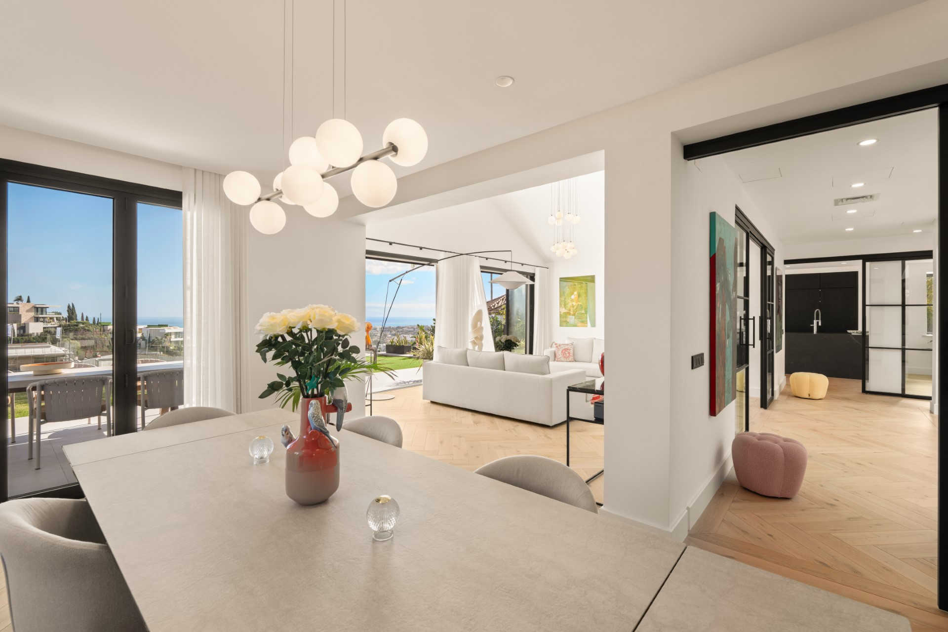 Recently renovated 5 bedroom villa in Monte Halcones with sea views