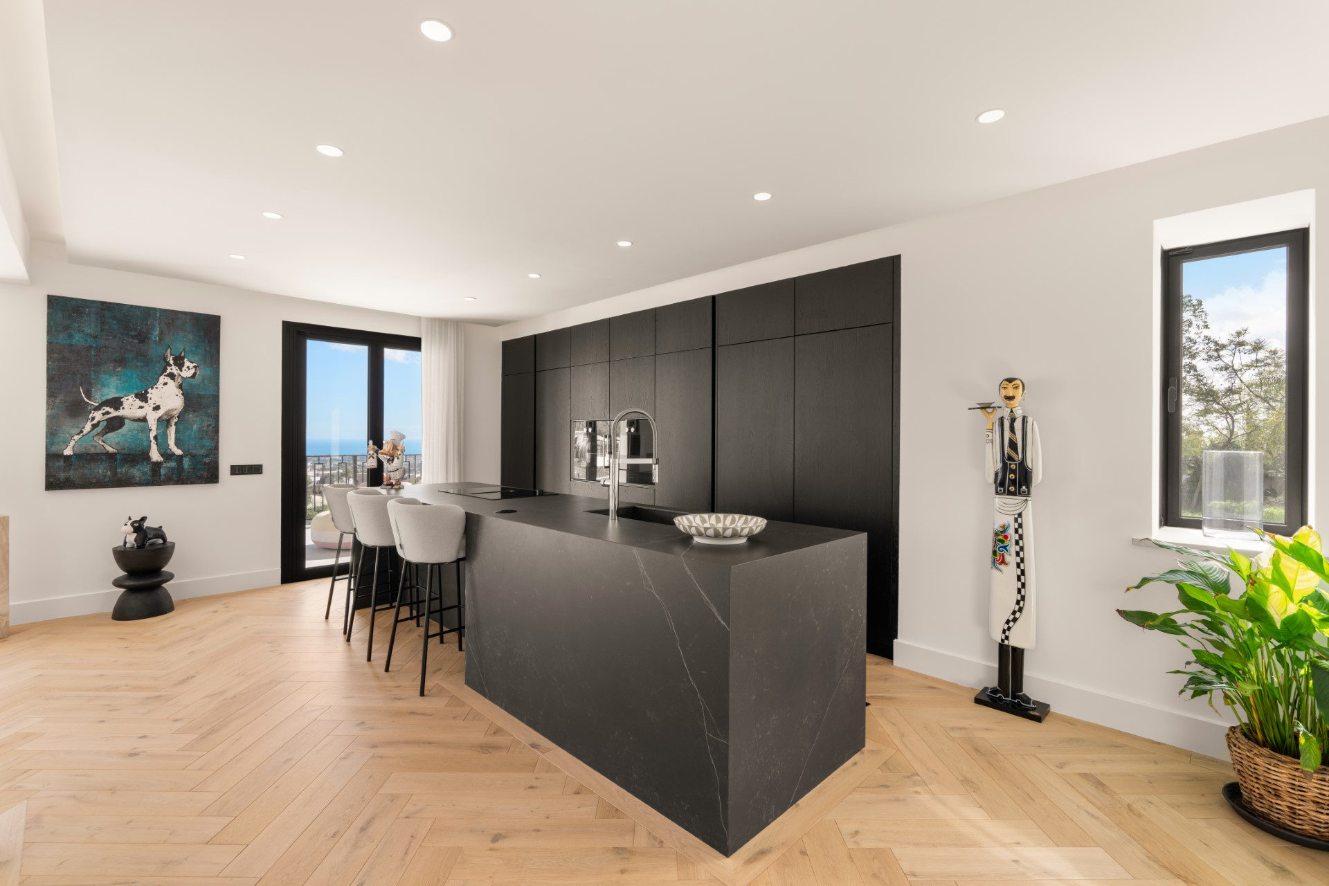 Recently renovated 5 bedroom villa in Monte Halcones with sea views