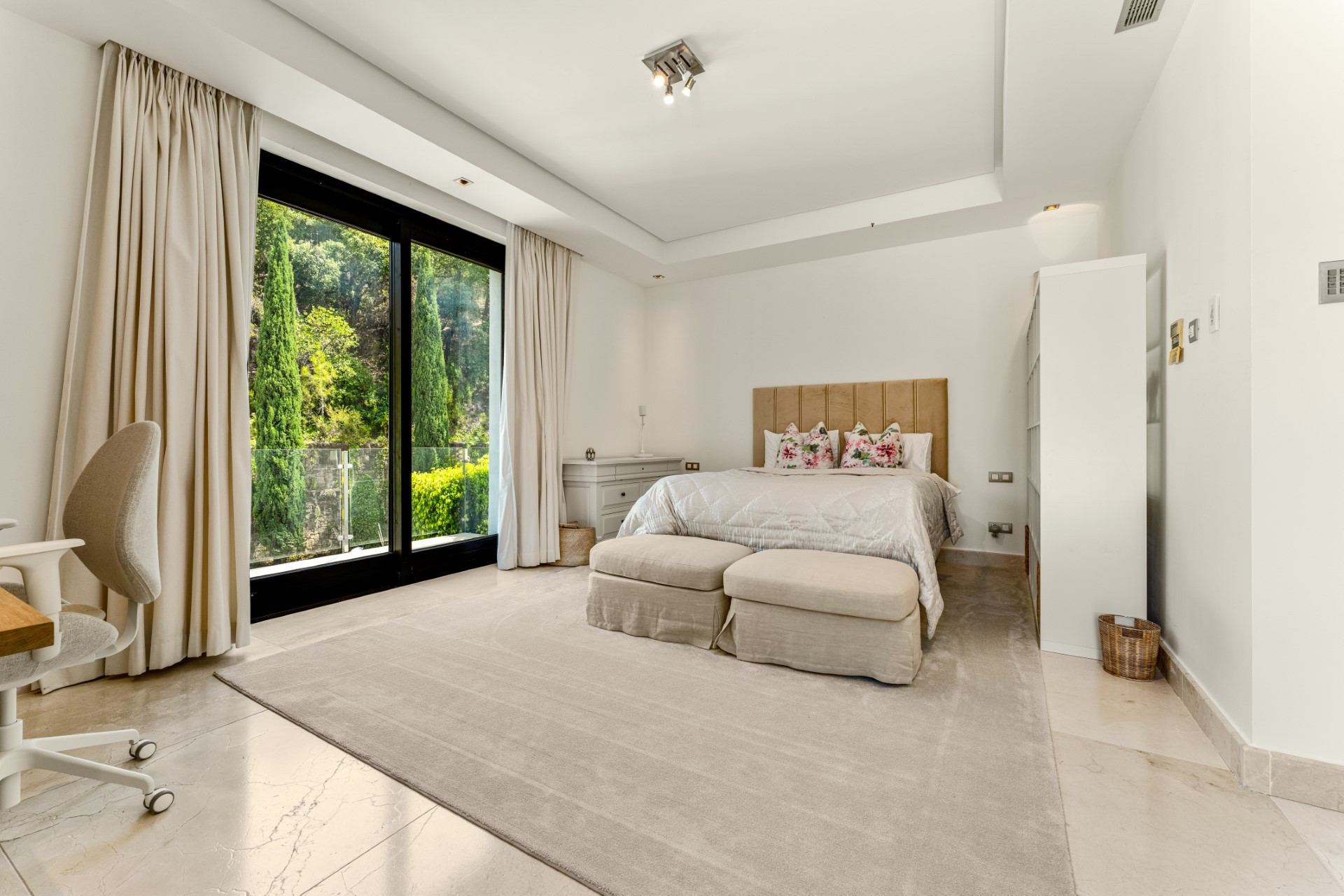 Luxury 6 bedroom villa in La Zagaleta with panoramic views & spa facilities