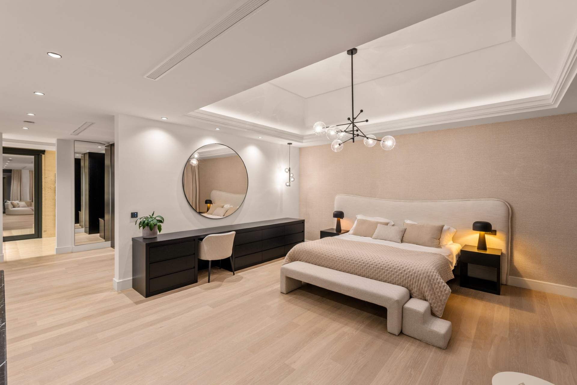 Excepcional villa contemporánea de 6 dormitorios con piscina climatizada y spa en Los Almendros, Benahavís