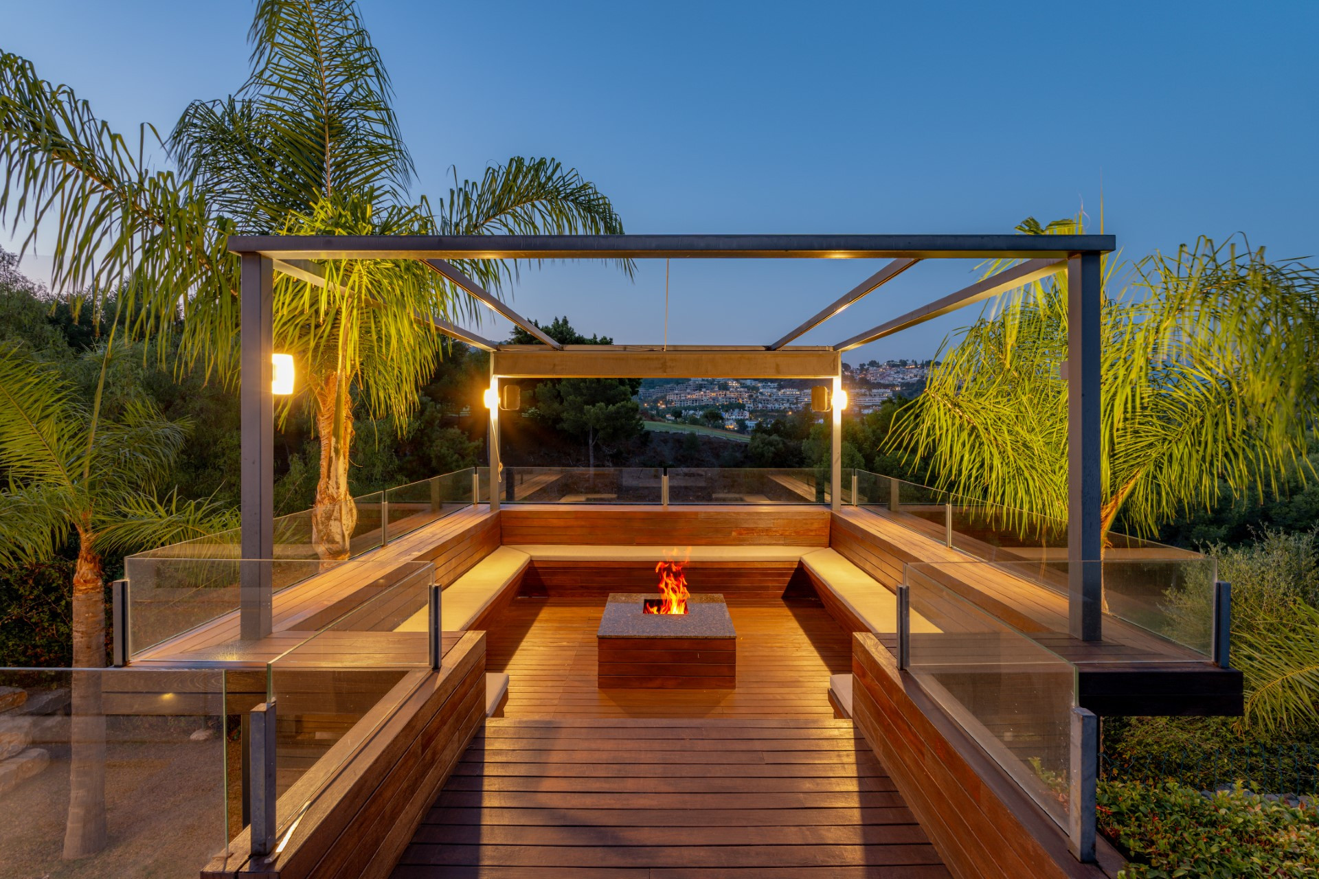 Excepcional villa contemporánea de 6 dormitorios con piscina climatizada y spa en Los Almendros, Benahavís