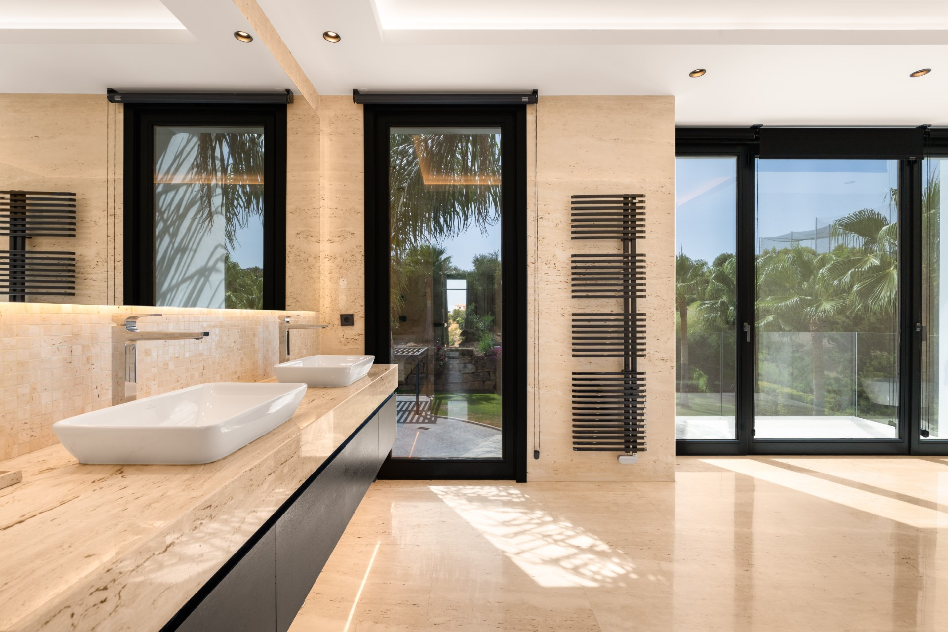 Excepcional villa contemporánea de 6 dormitorios con piscina climatizada y spa en Los Almendros, Benahavís