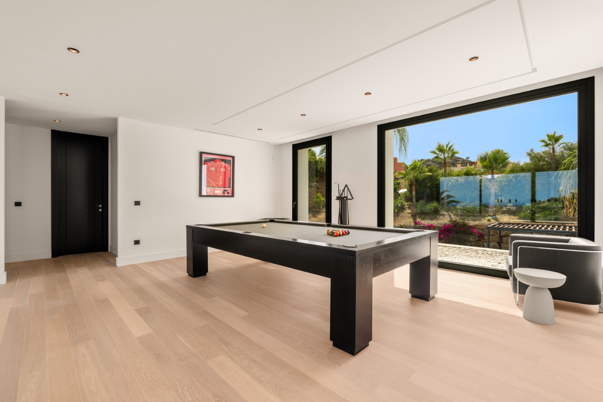 Excepcional villa contemporánea de 6 dormitorios con piscina climatizada y spa en Los Almendros, Benahavís