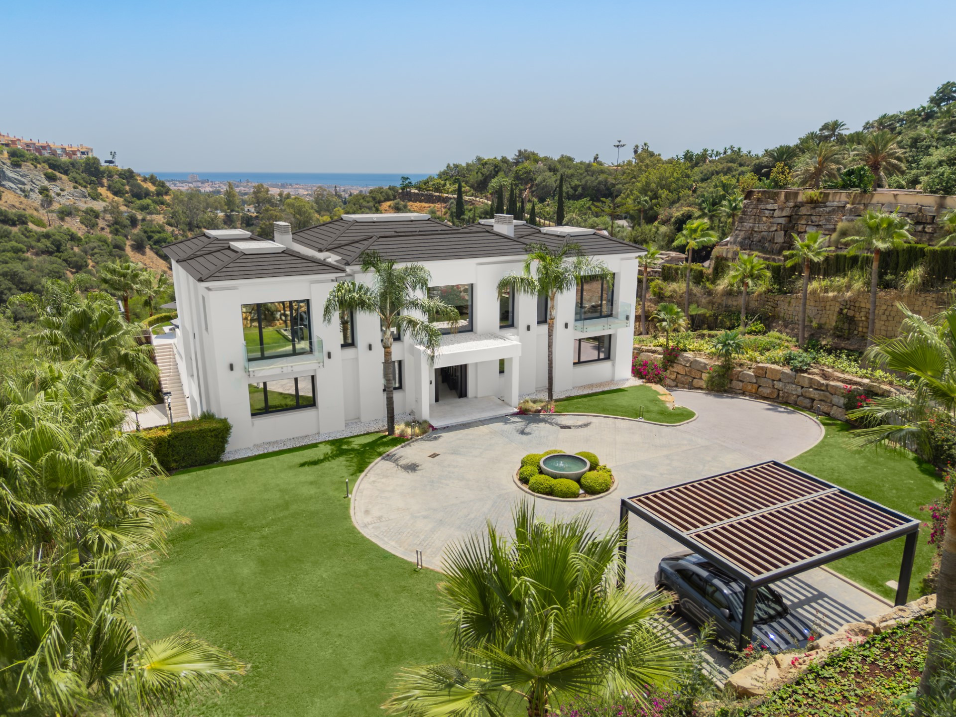 Excepcional villa contemporánea de 6 dormitorios con piscina climatizada y spa en Los Almendros, Benahavís