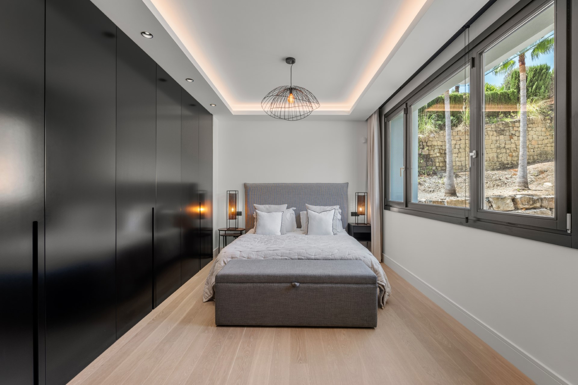 Excepcional villa contemporánea de 6 dormitorios con piscina climatizada y spa en Los Almendros, Benahavís