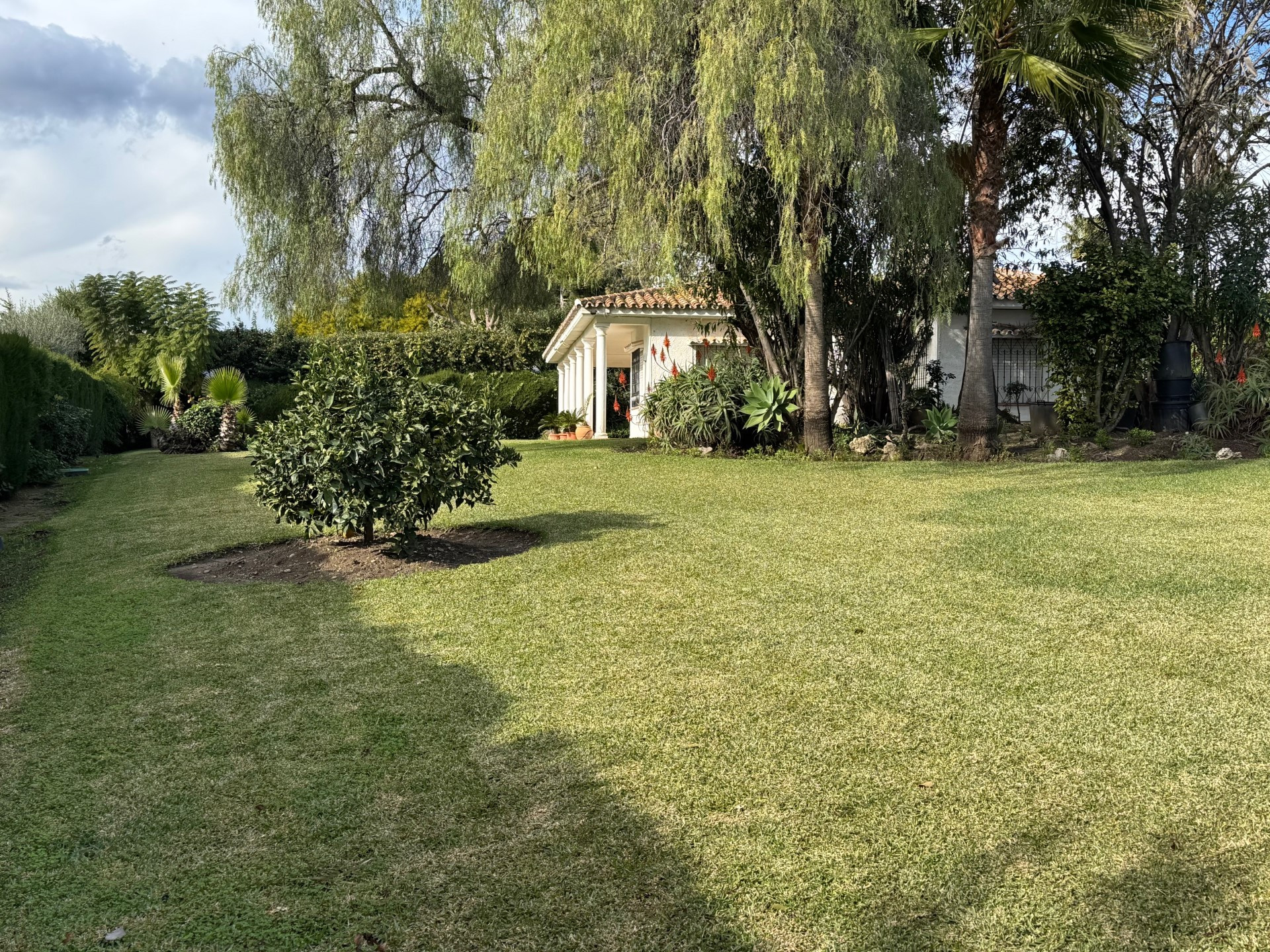 Charming villa with great potential in Paraíso Medio, Estepona