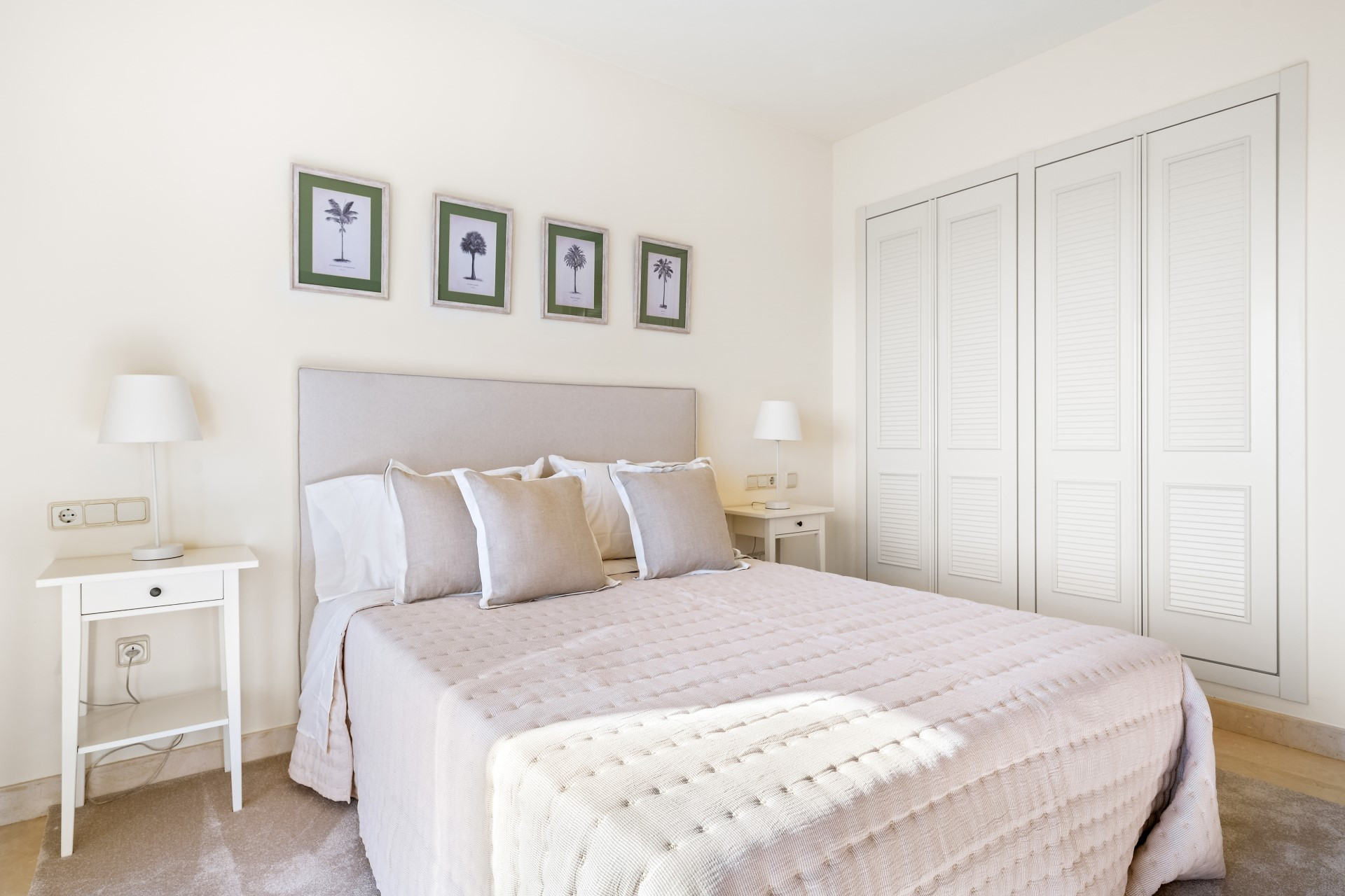 Contemporary 2 bedroom apartment with panoramic views in Lomas del Marqués, Benahavis