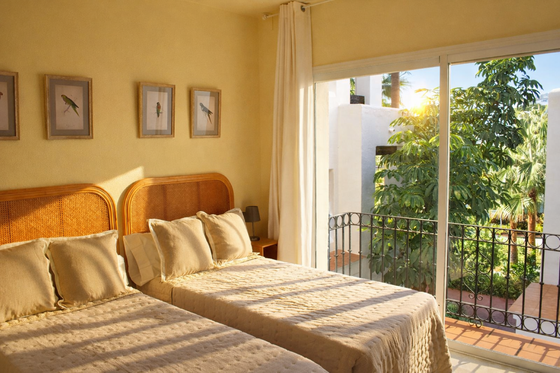 Contemporary 2 bedroom apartment with panoramic views in Lomas del Marqués, Benahavis