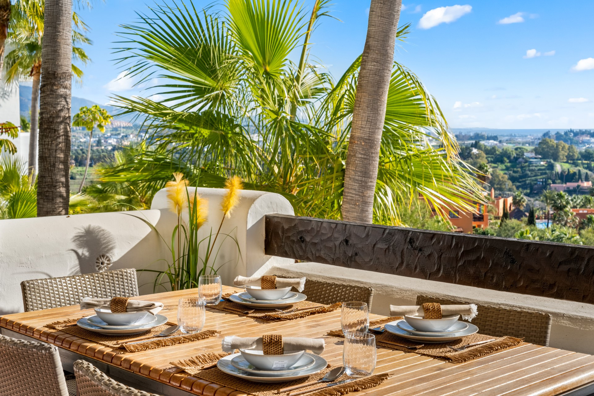 Contemporary 2 bedroom apartment with panoramic views in Lomas del Marqués, Benahavis