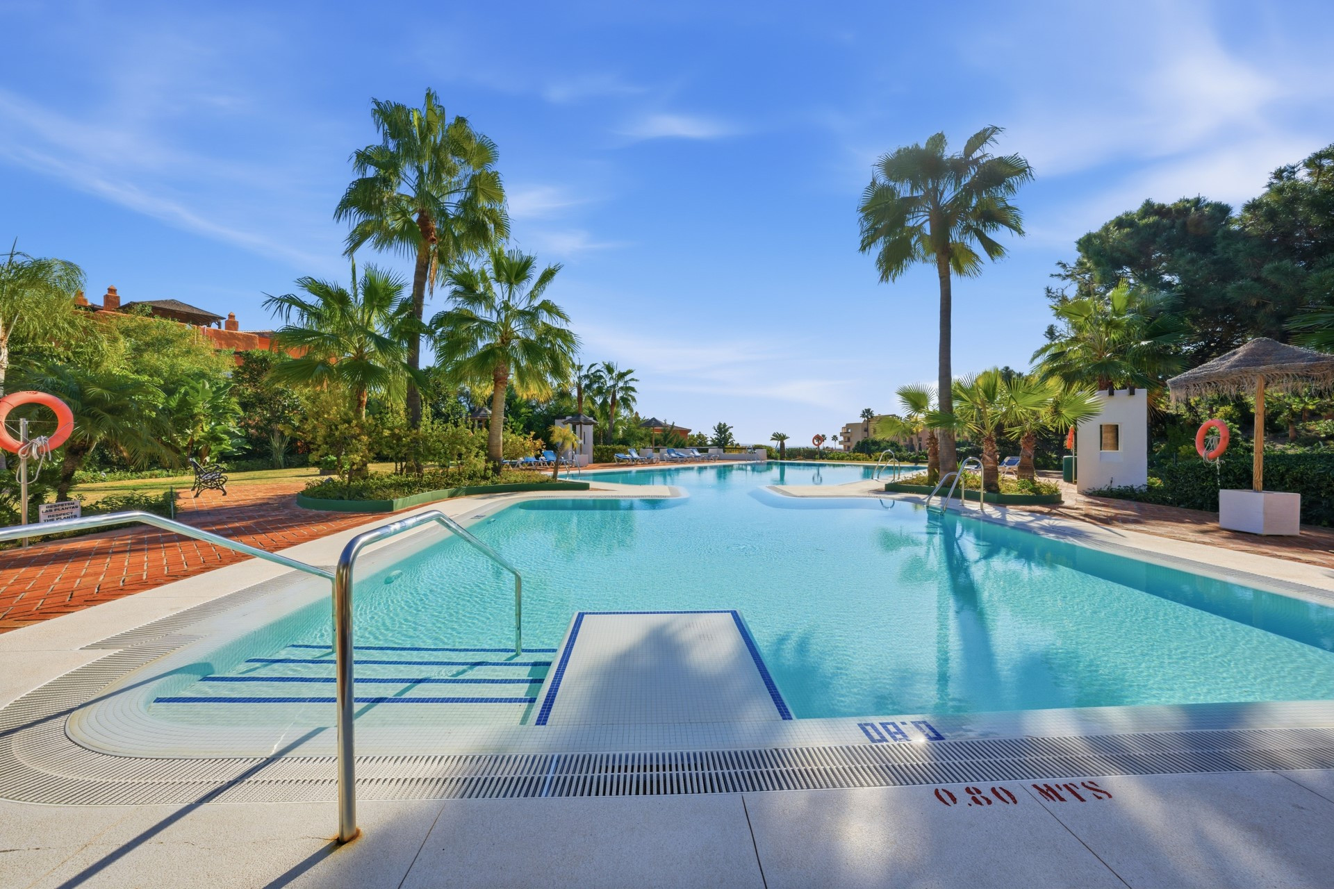 Contemporary 2 bedroom apartment with panoramic views in Lomas del Marqués, Benahavis