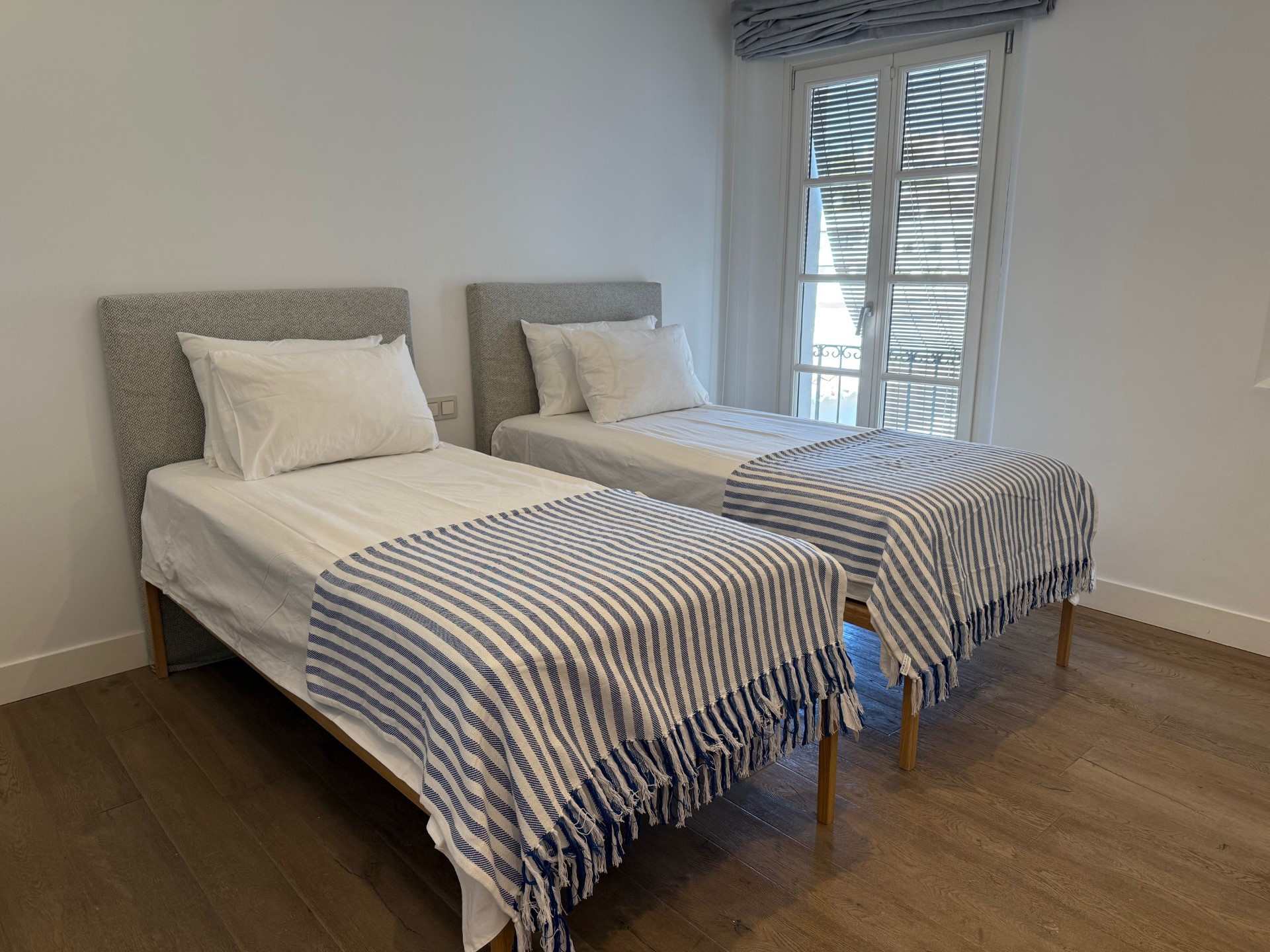 Stylish 3 bedroom penthouse with panoramic views on Marbella's Golden Mile