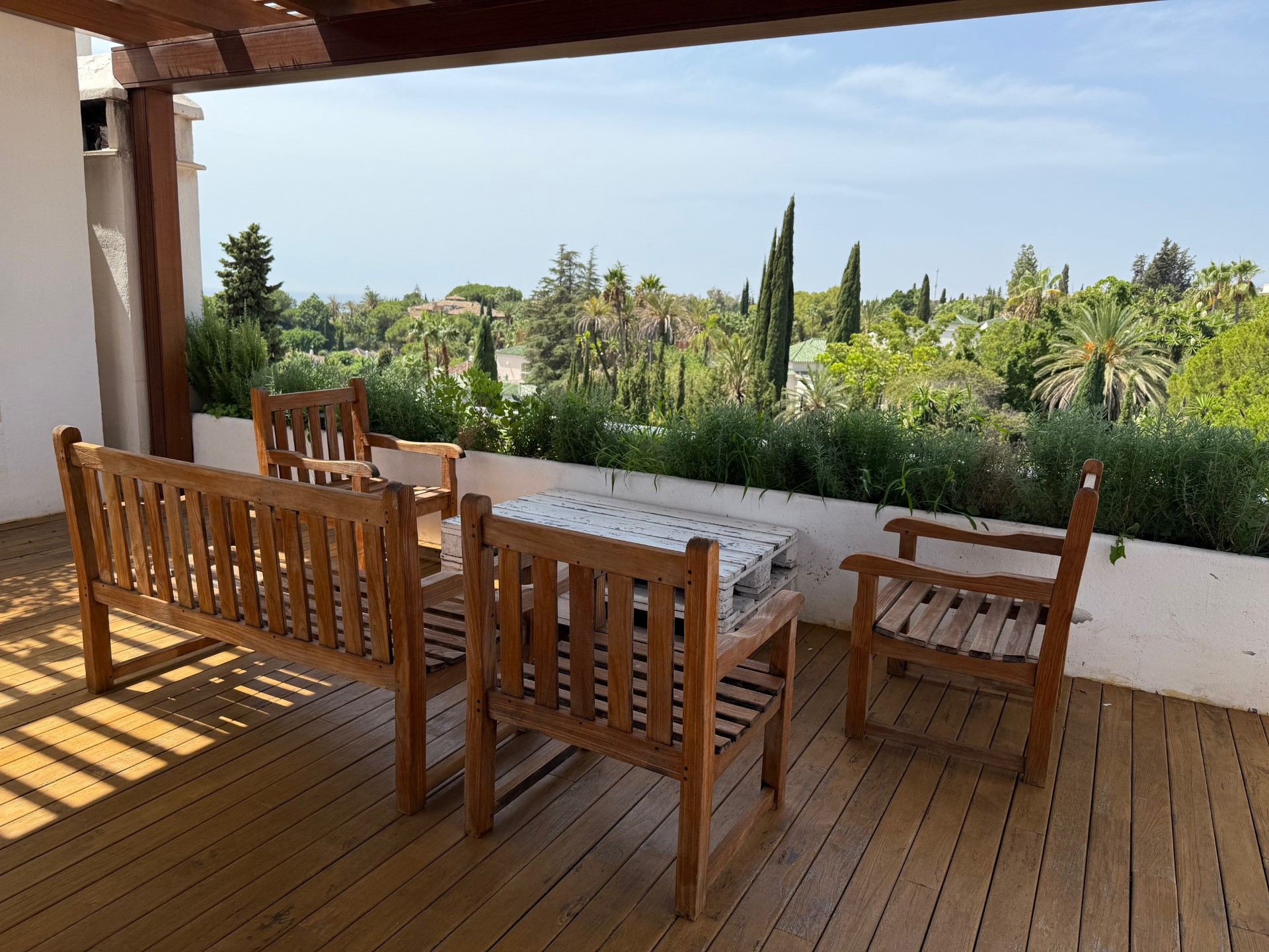 Stylish 3 bedroom penthouse with panoramic views on Marbella's Golden Mile