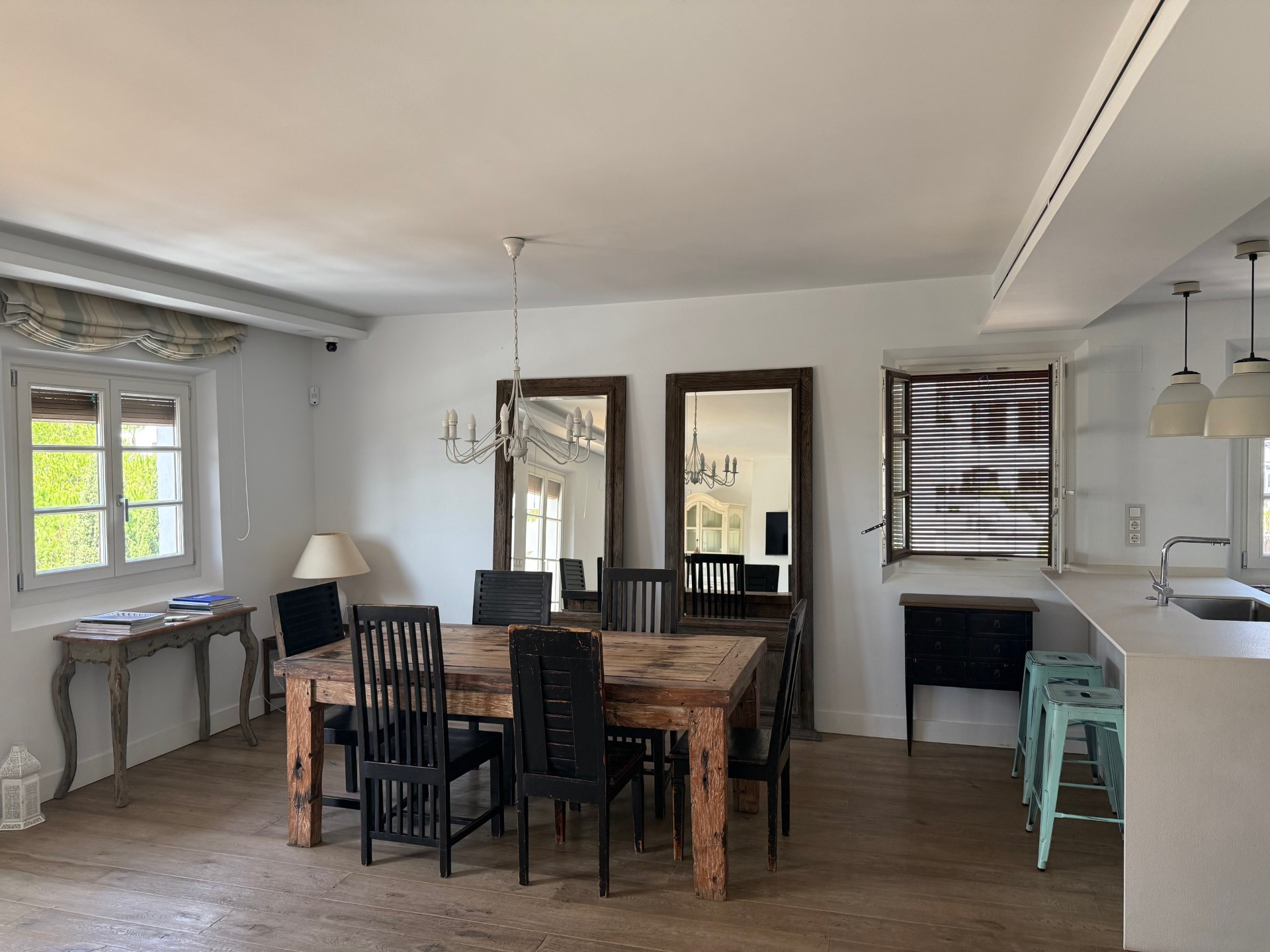 Stylish 3 bedroom penthouse with panoramic views on Marbella's Golden Mile