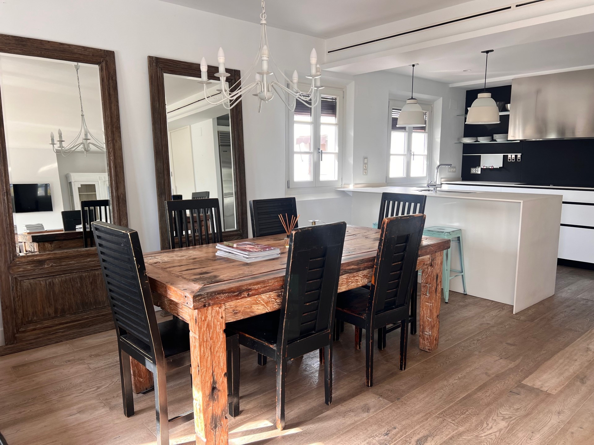 Stylish 3 bedroom penthouse with panoramic views on Marbella's Golden Mile