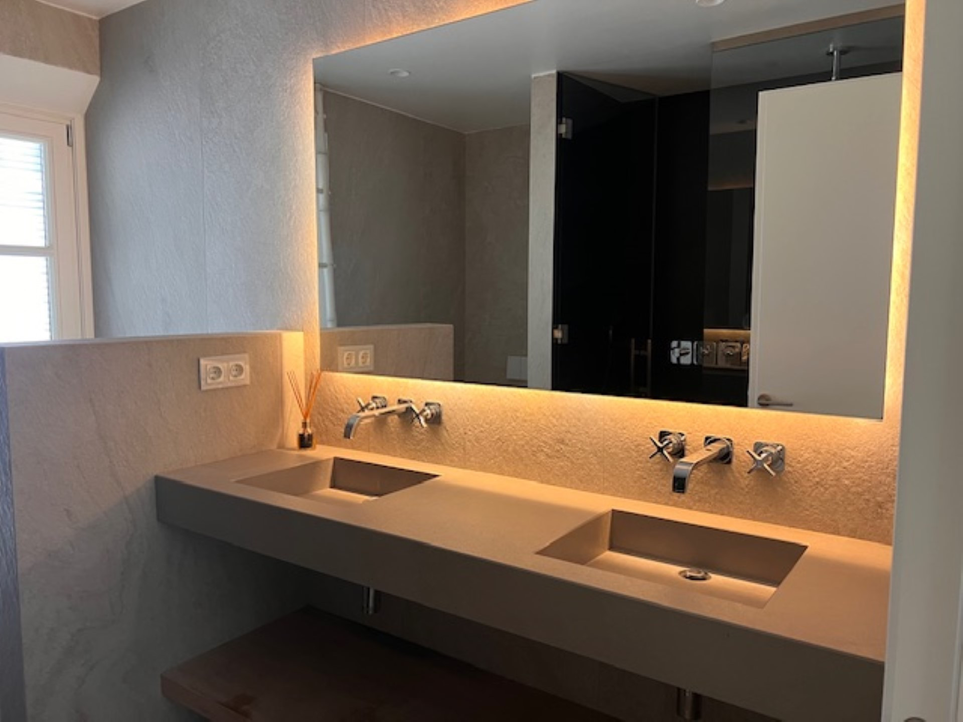 Stylish 3 bedroom penthouse with panoramic views on Marbella's Golden Mile