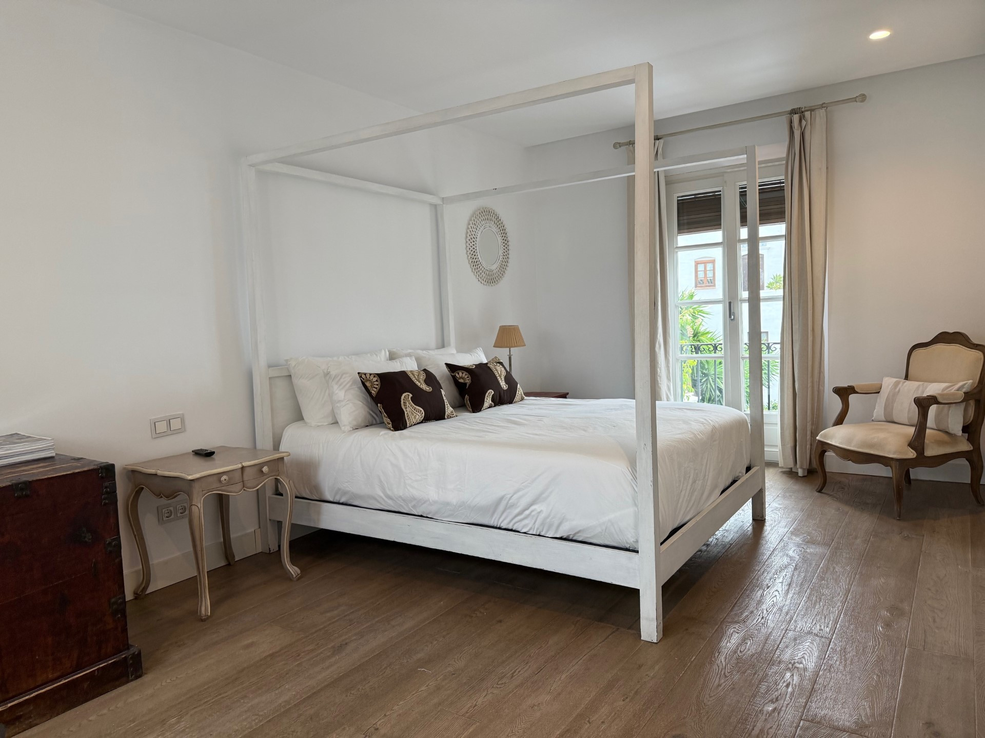 Stylish 3 bedroom penthouse with panoramic views on Marbella's Golden Mile