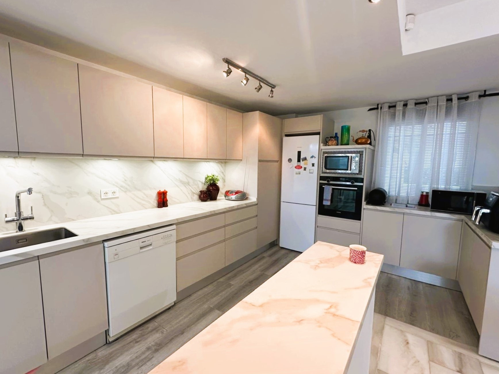 Prime location 3 bedroom ground floor apartment in Los Naranjos de Marbella