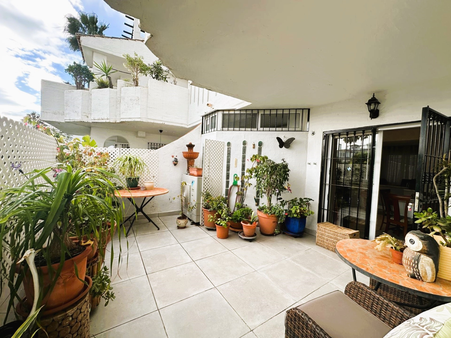 Prime location 3 bedroom ground floor apartment in Los Naranjos de Marbella