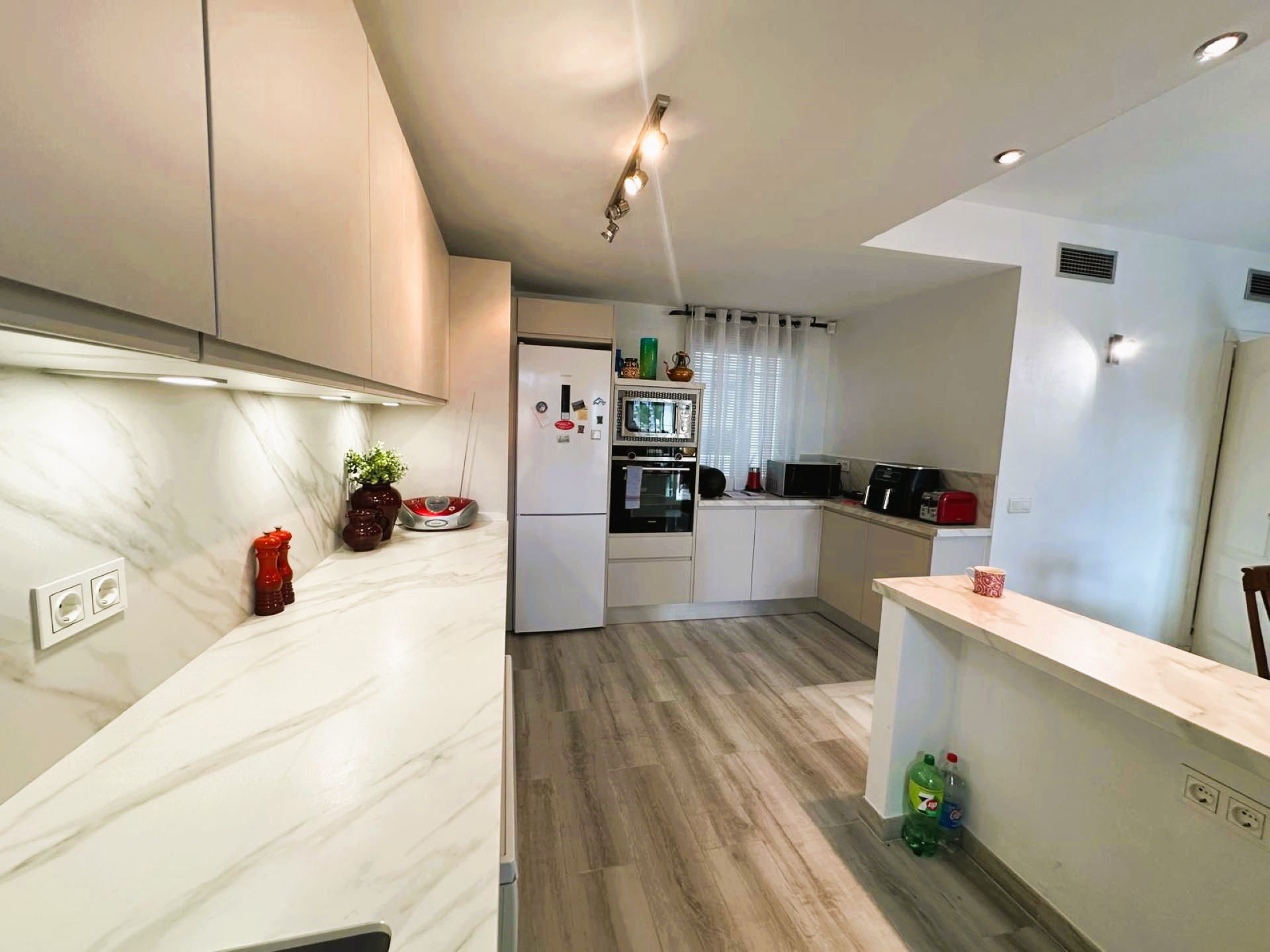 Prime location 3 bedroom ground floor apartment in Los Naranjos de Marbella