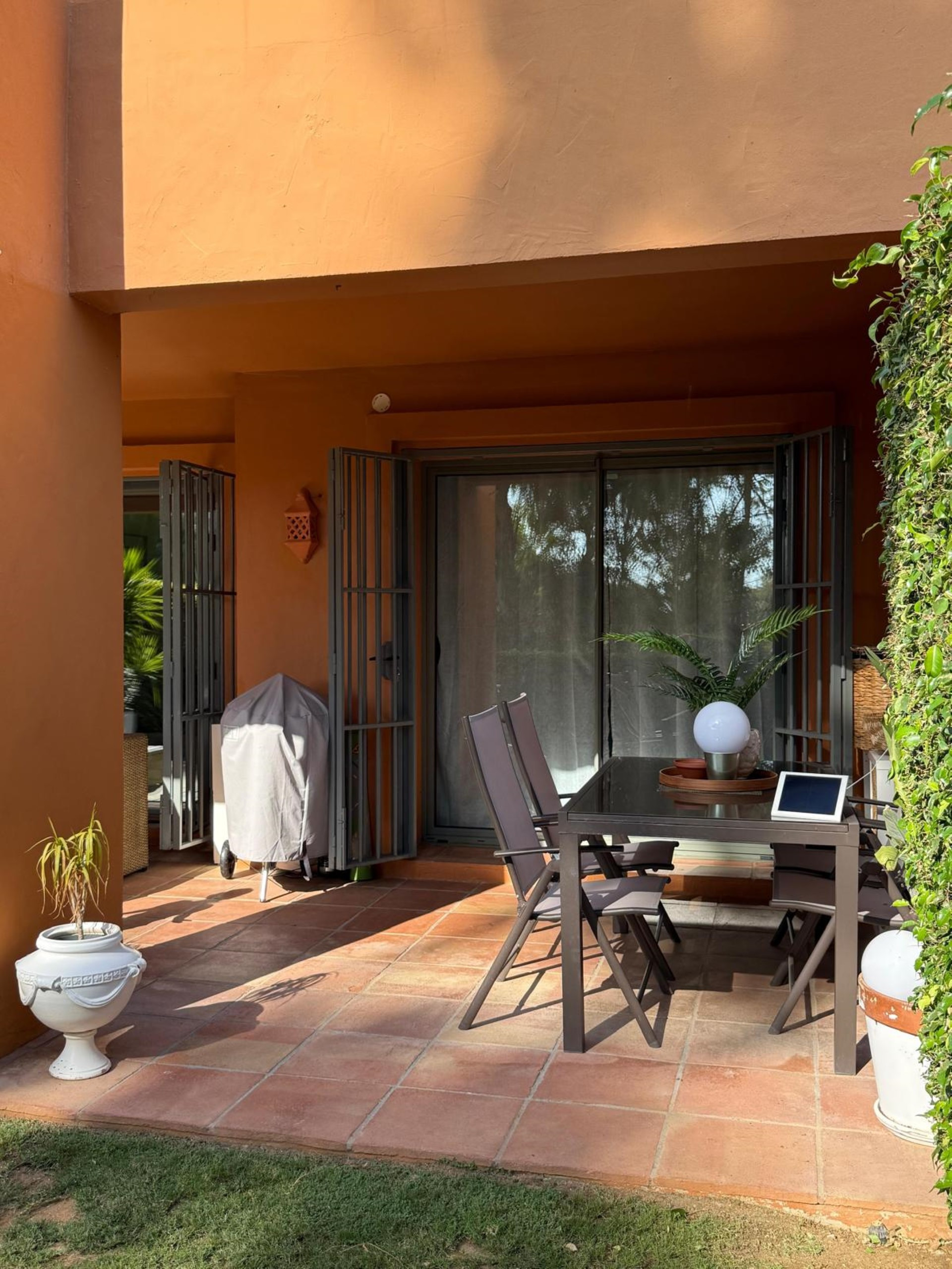 Fantástico apartamento de 2 dormitorios en Benatalaya, primera línea de golf