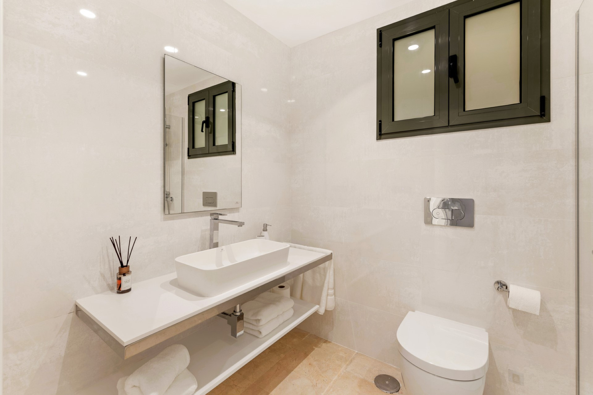 Apartamento en primera línea de golf en Lorcrigolf, Nueva Andalucía