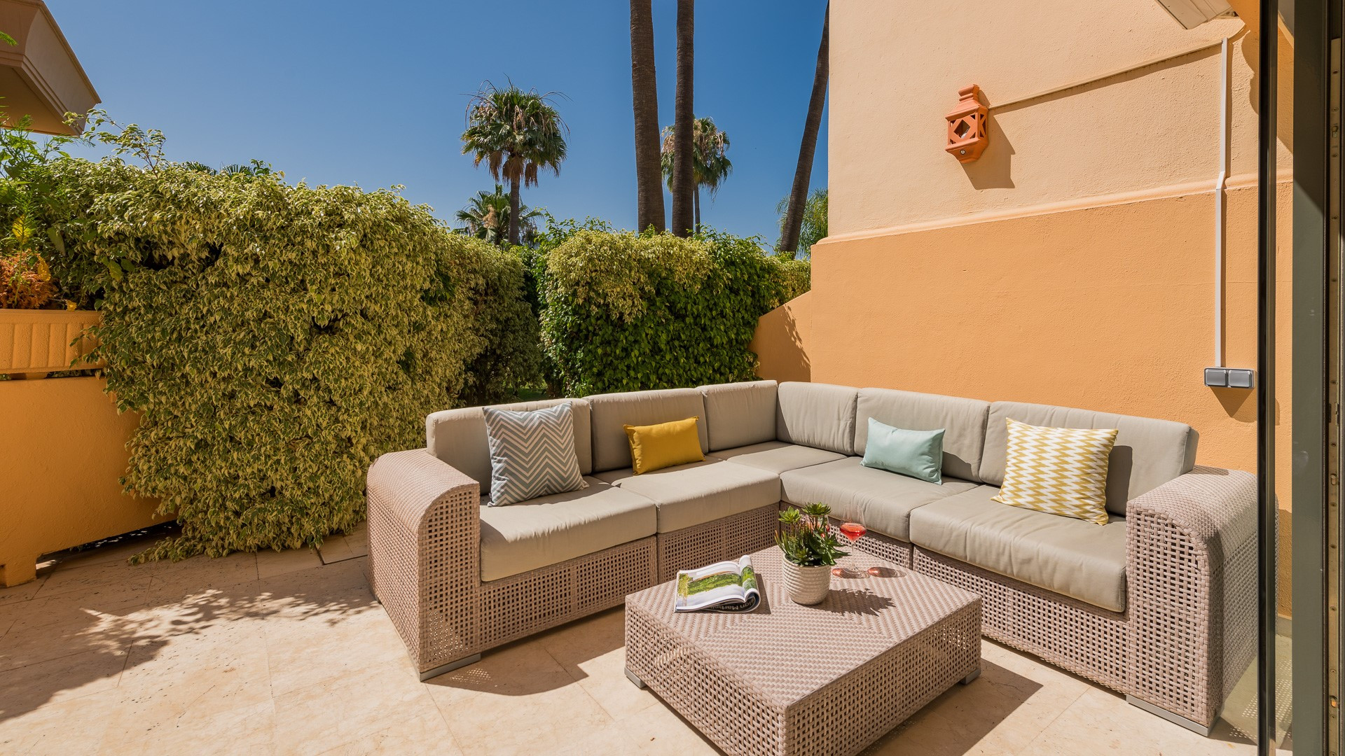 Apartamento en primera línea de golf en Lorcrigolf, Nueva Andalucía