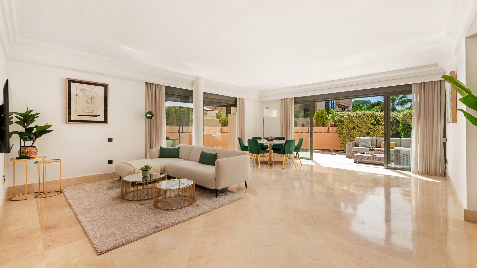 Apartamento en primera línea de golf en Lorcrigolf, Nueva Andalucía