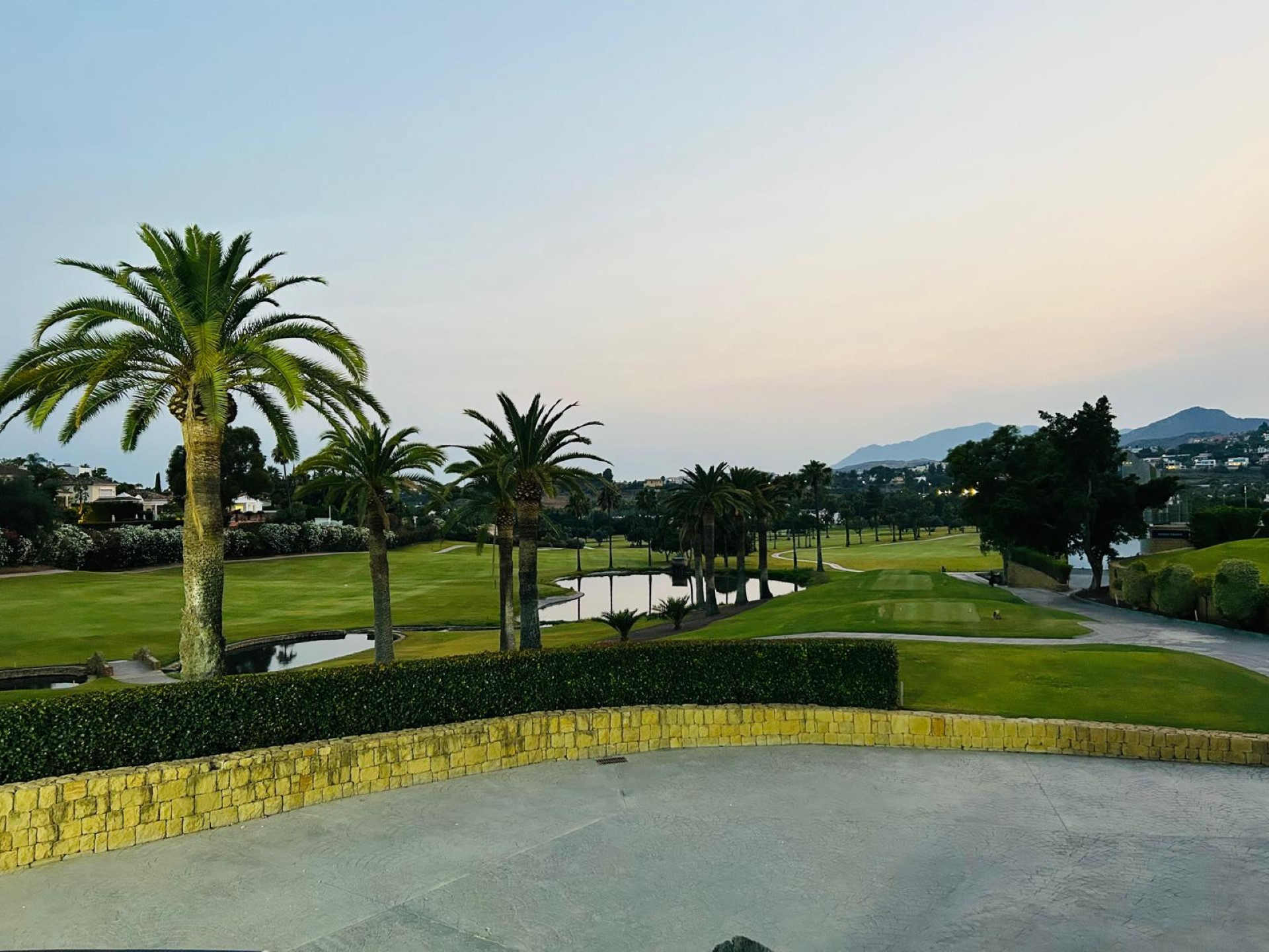 Apartamento en primera línea de golf en Lorcrigolf, Nueva Andalucía