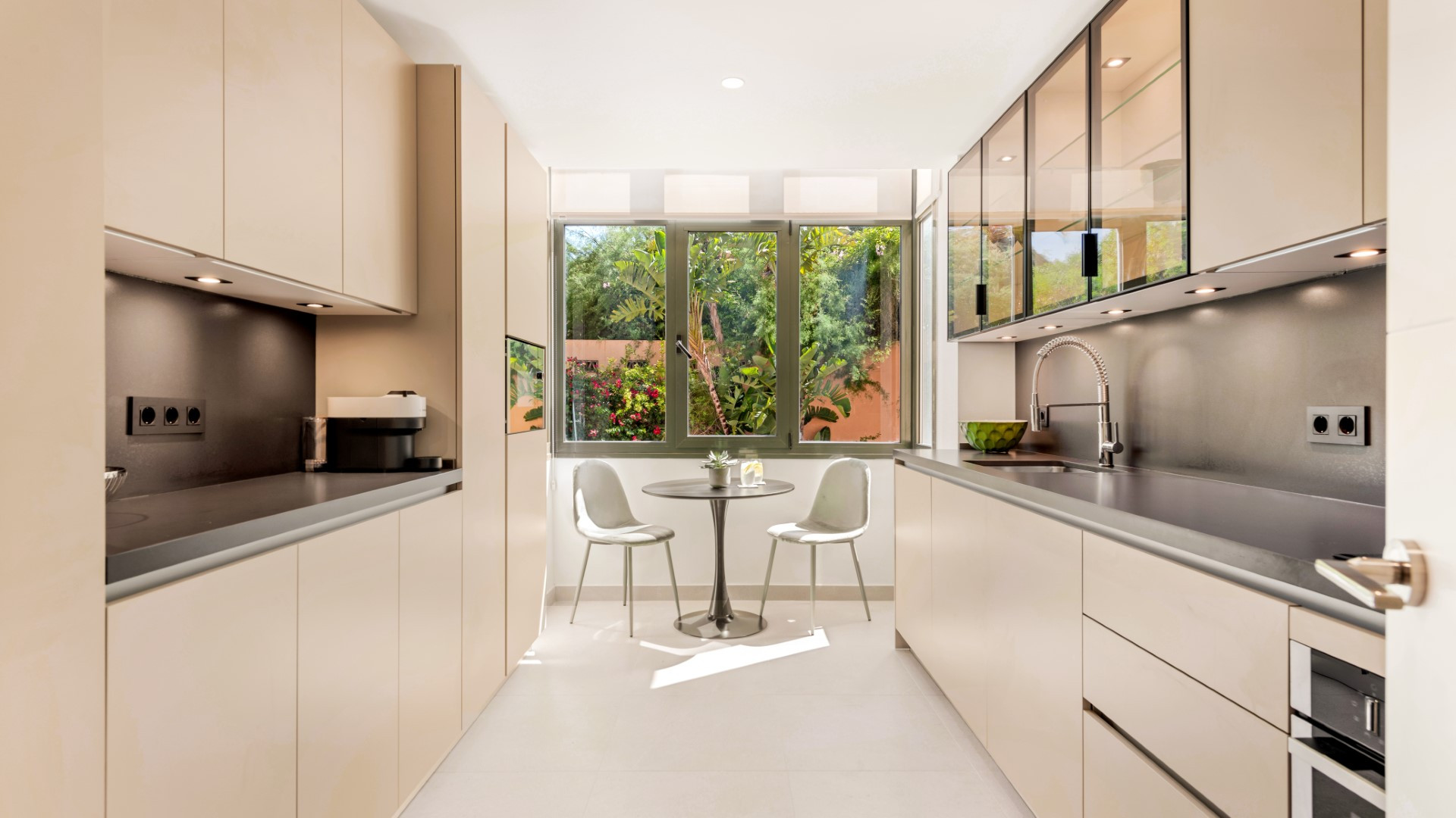 Apartamento en primera línea de golf en Lorcrigolf, Nueva Andalucía