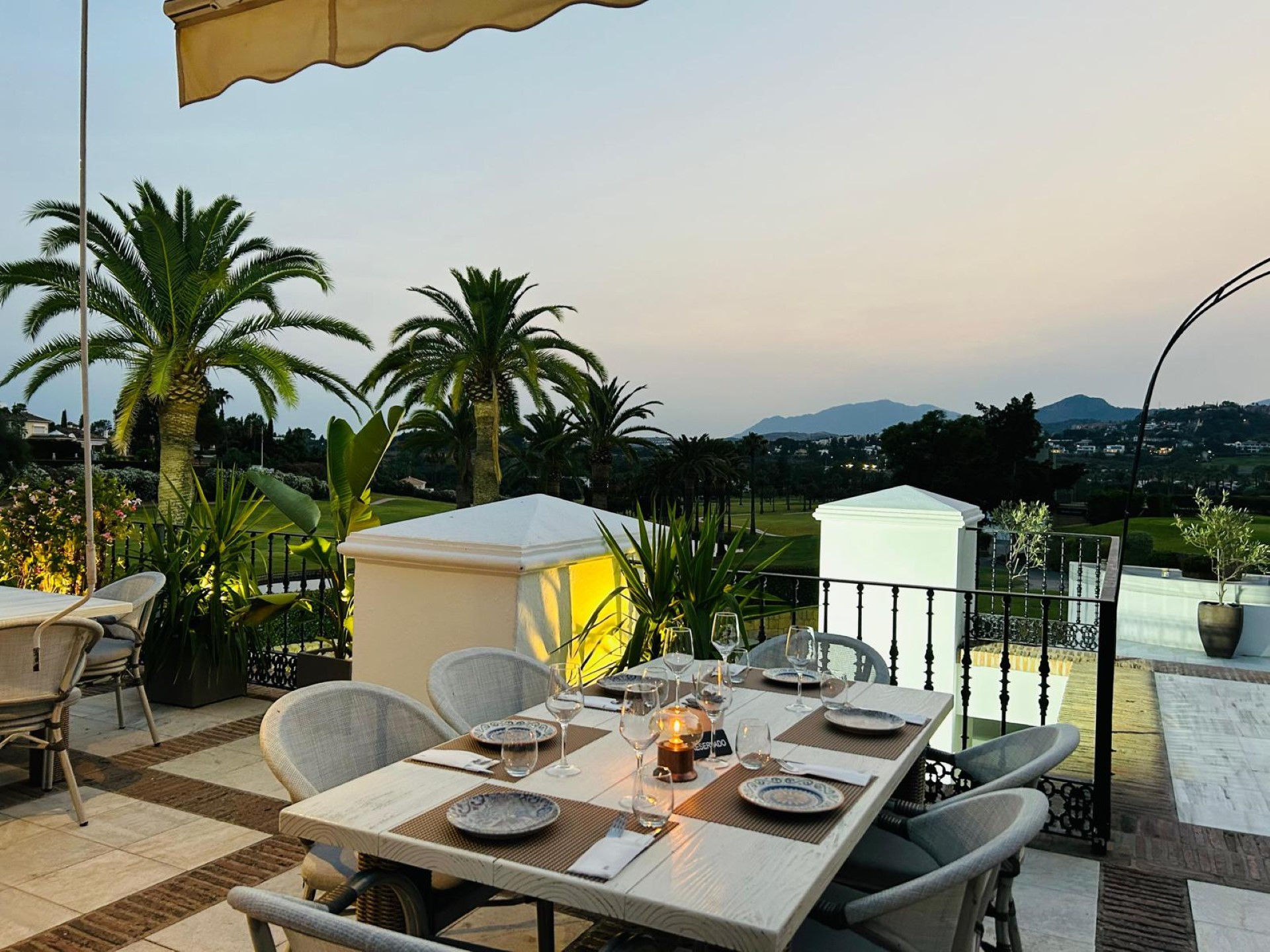 Apartamento en primera línea de golf en Lorcrigolf, Nueva Andalucía