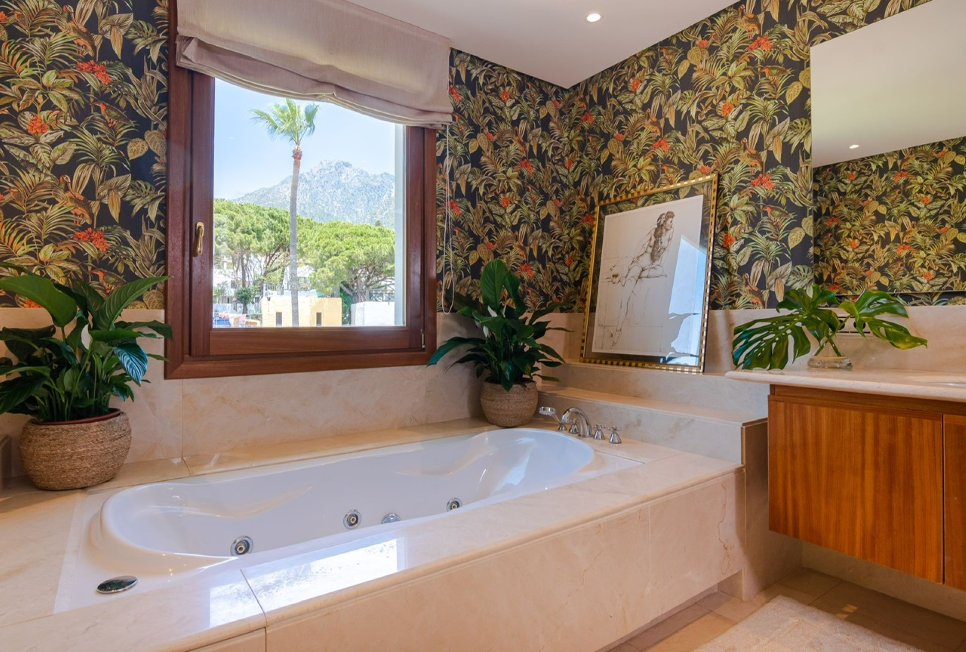 Elegante villa de lujo de 5 dormitorios en Balcones de Sierra Blanca, Milla de Oro de Marbella