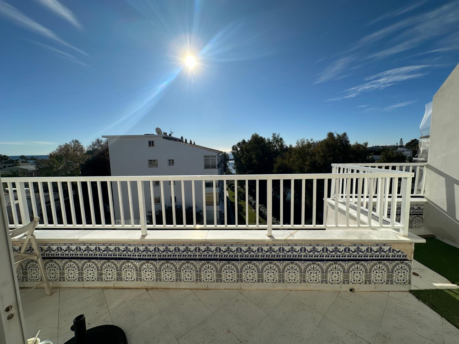 Ático de 2 dormitorios junto a la playa en Rio Verde Playa, Milla de Oro de Marbella