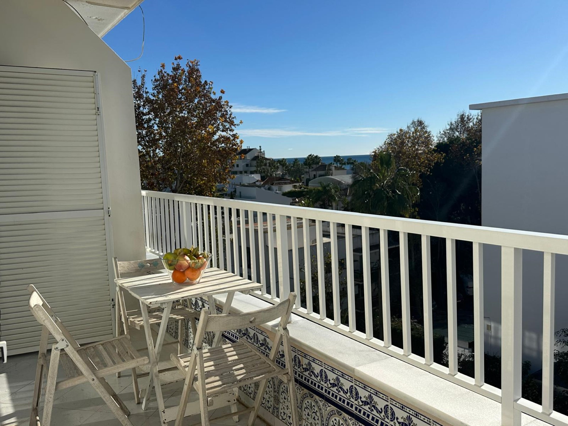 Ático de 2 dormitorios junto a la playa en Rio Verde Playa, Milla de Oro de Marbella