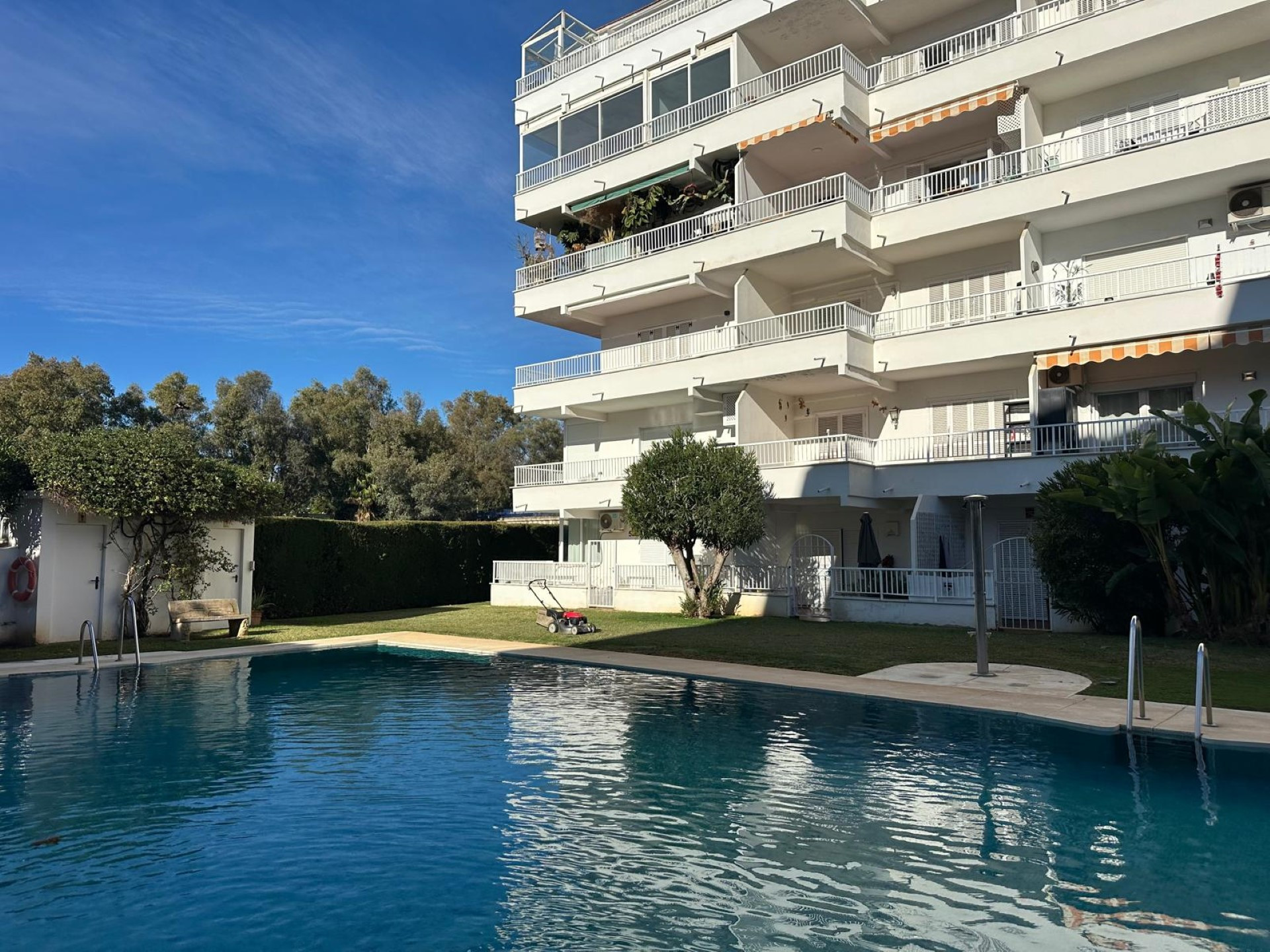 Ático de 2 dormitorios junto a la playa en Rio Verde Playa, Milla de Oro de Marbella