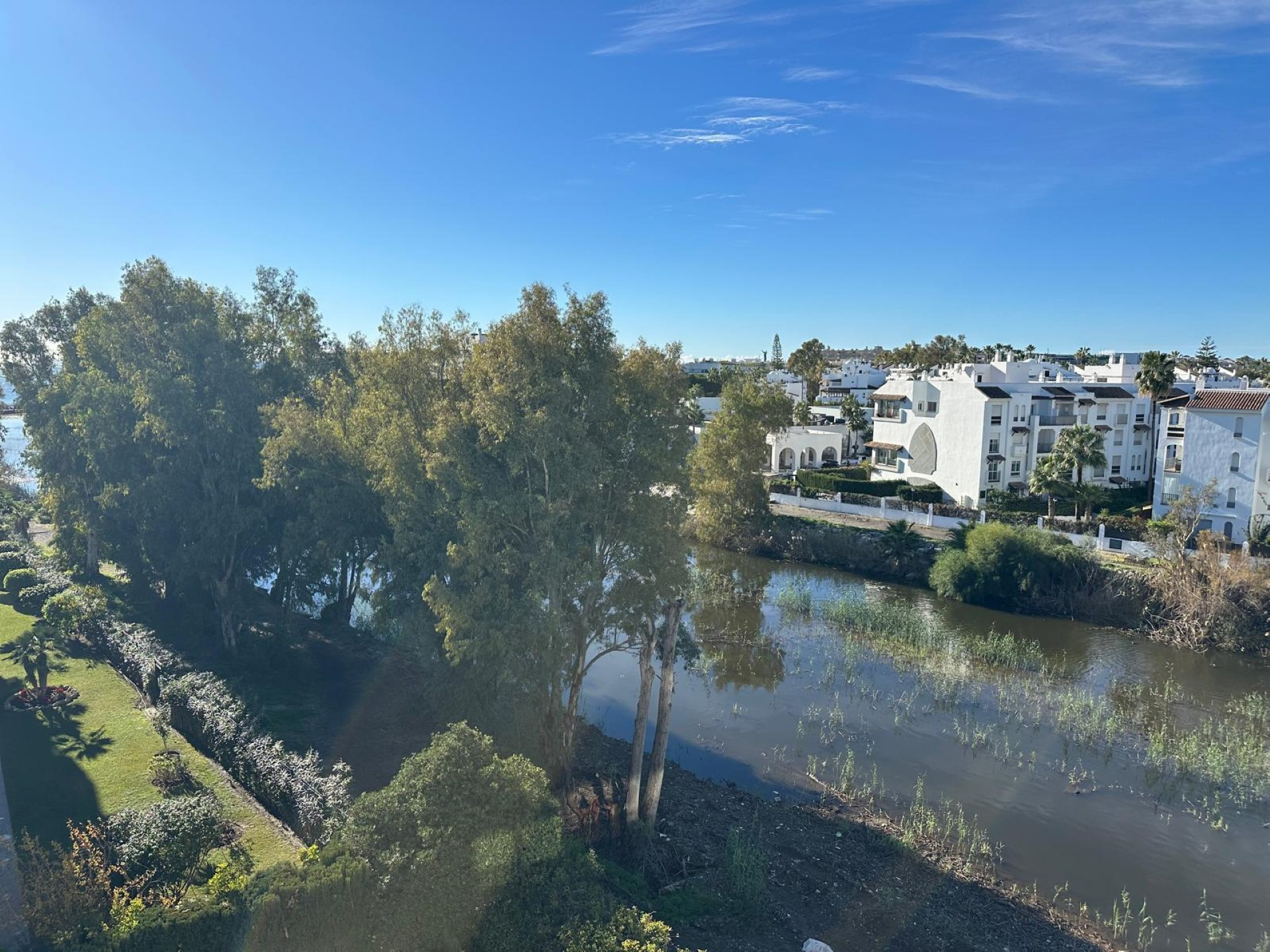 Ático de 2 dormitorios junto a la playa en Rio Verde Playa, Milla de Oro de Marbella