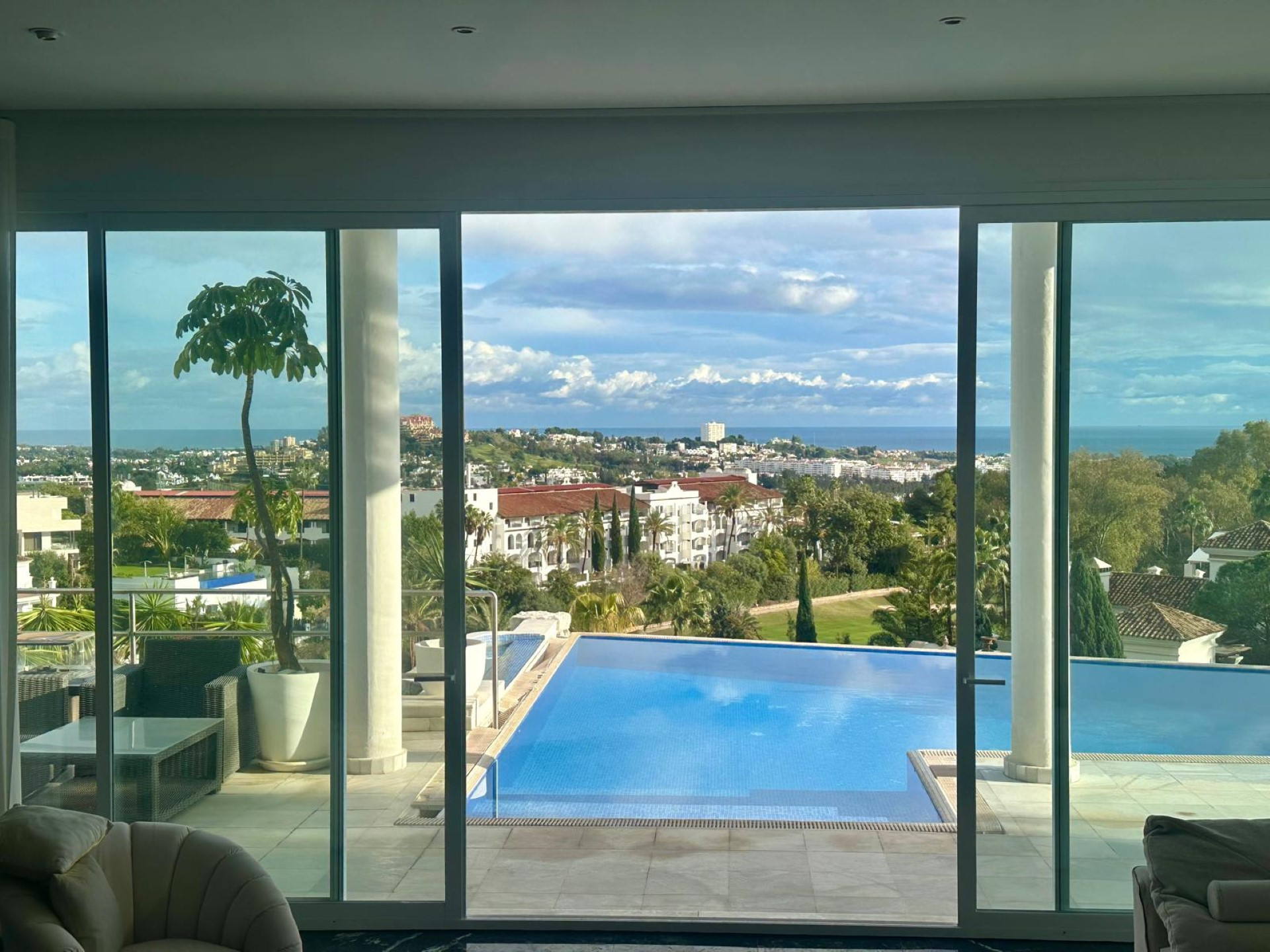 Villa de estilo Miami en exclusiva en El Herrojo