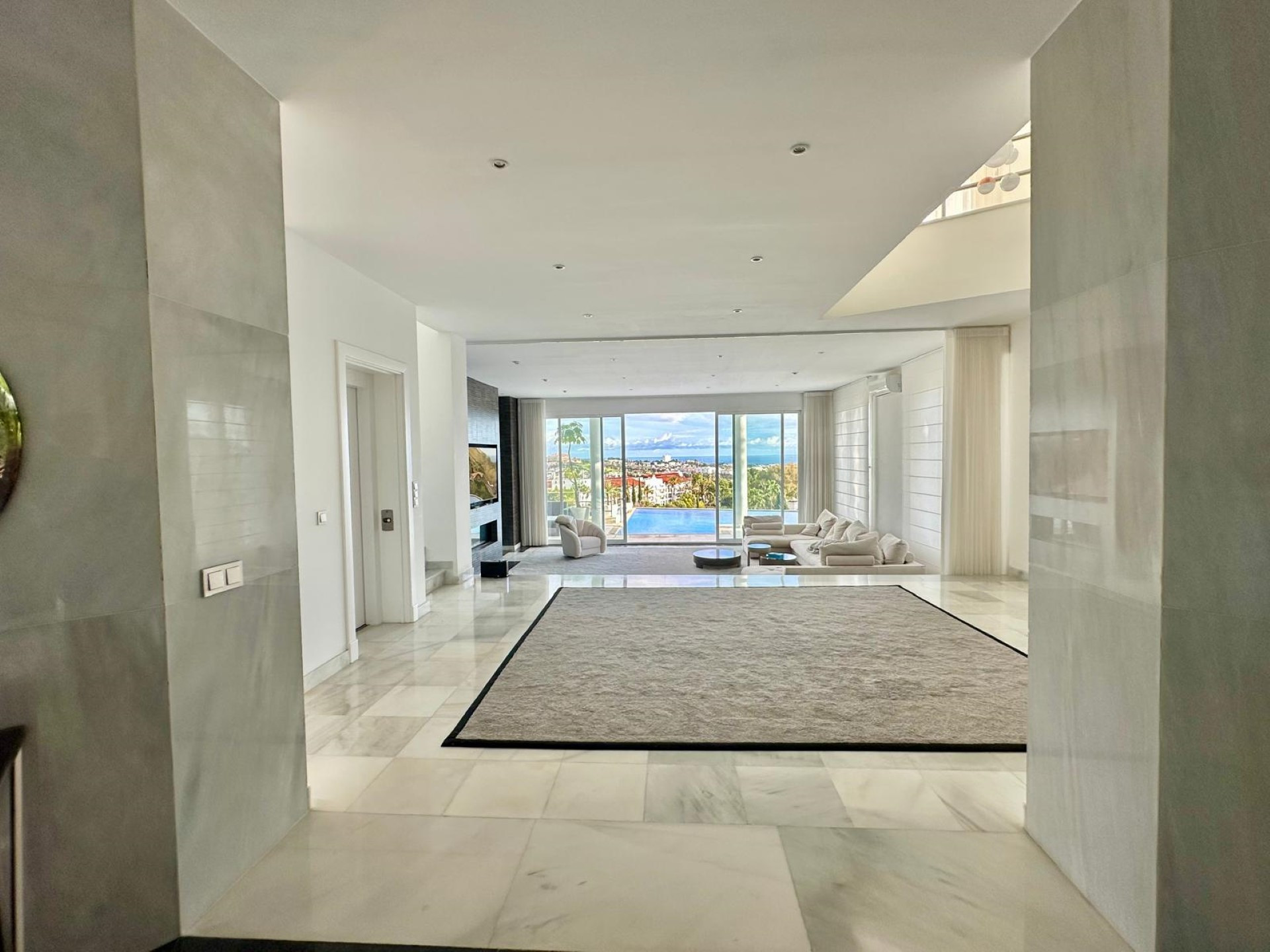 Villa de estilo Miami en exclusiva en El Herrojo