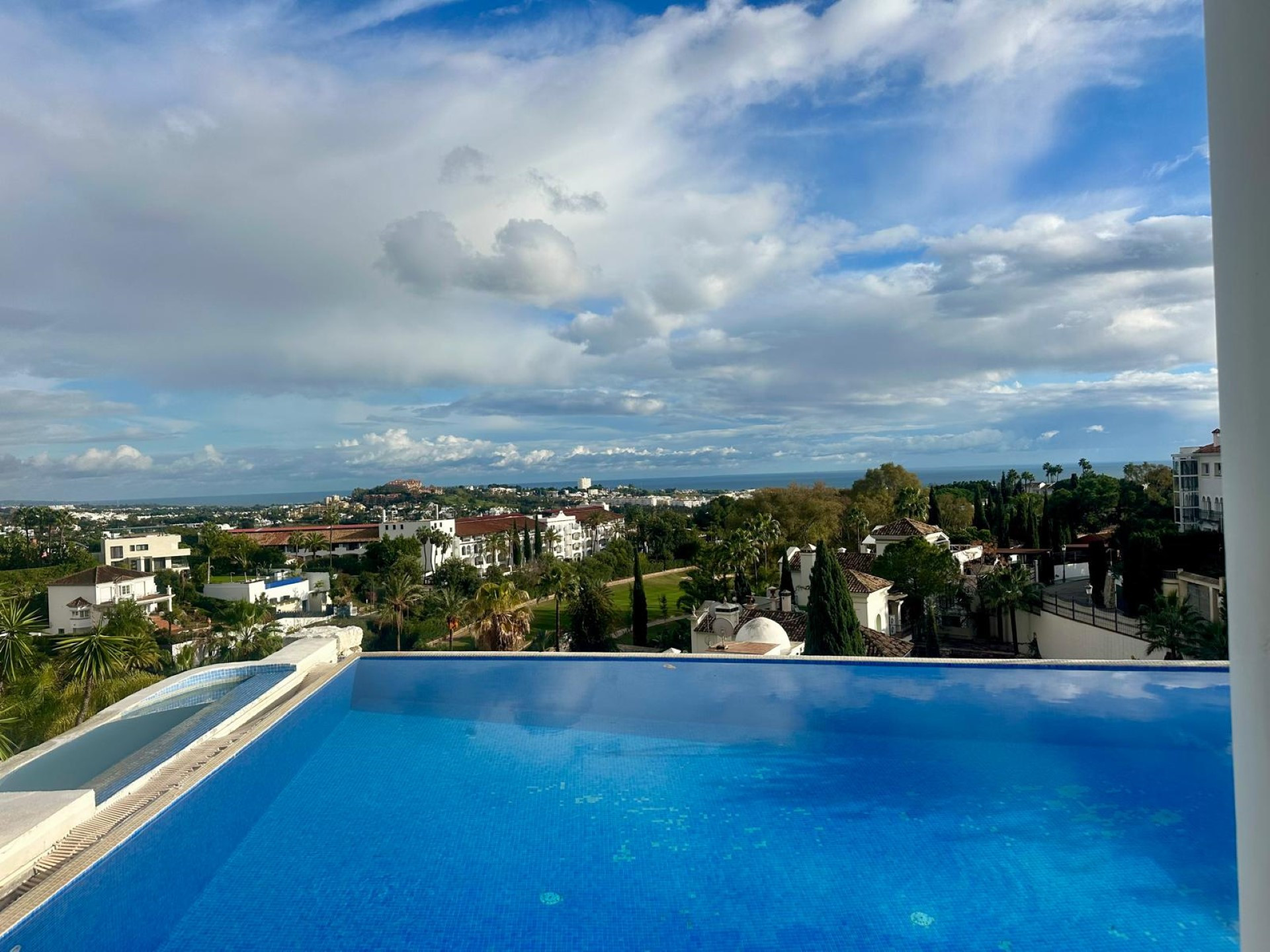 Villa de estilo Miami en exclusiva en El Herrojo